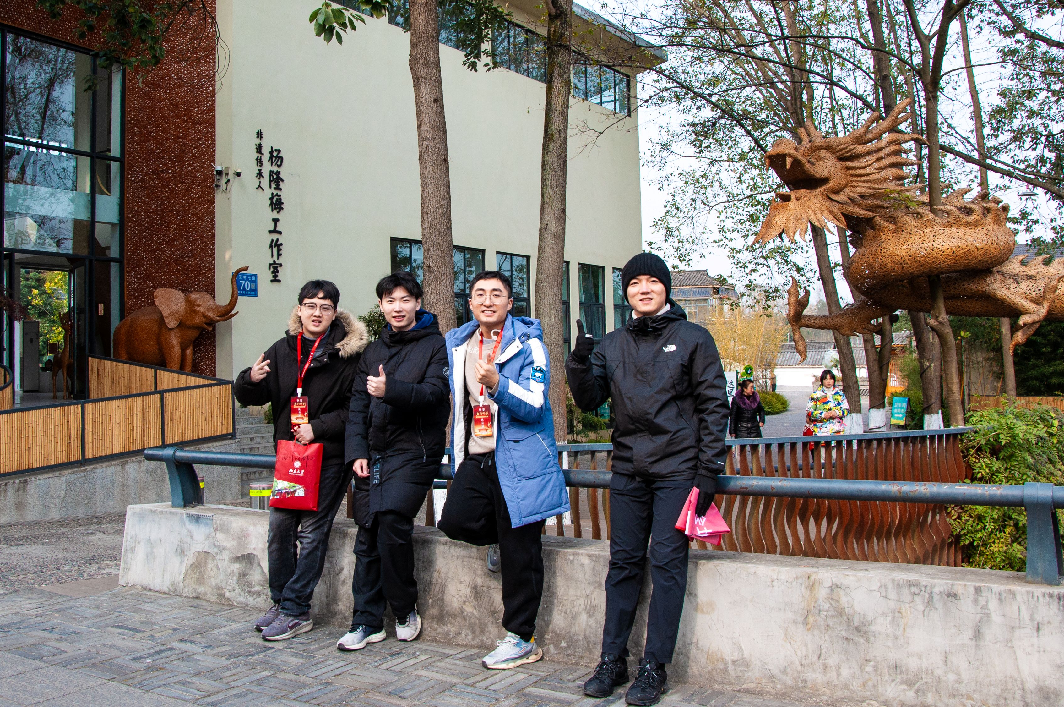 5+实践团参观道明竹艺村.jpg