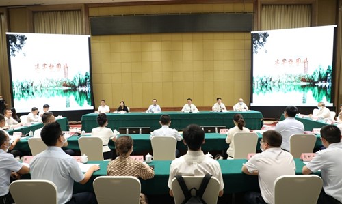 57d7cbb2da3442a091e9abd8c91a6994.jpg 座谈会现场.jpg