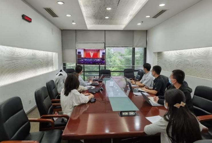 990e70b103c74d94a3c3f05e44cfaacb.jpg 经济学院组织青年观看大会直播.jpg