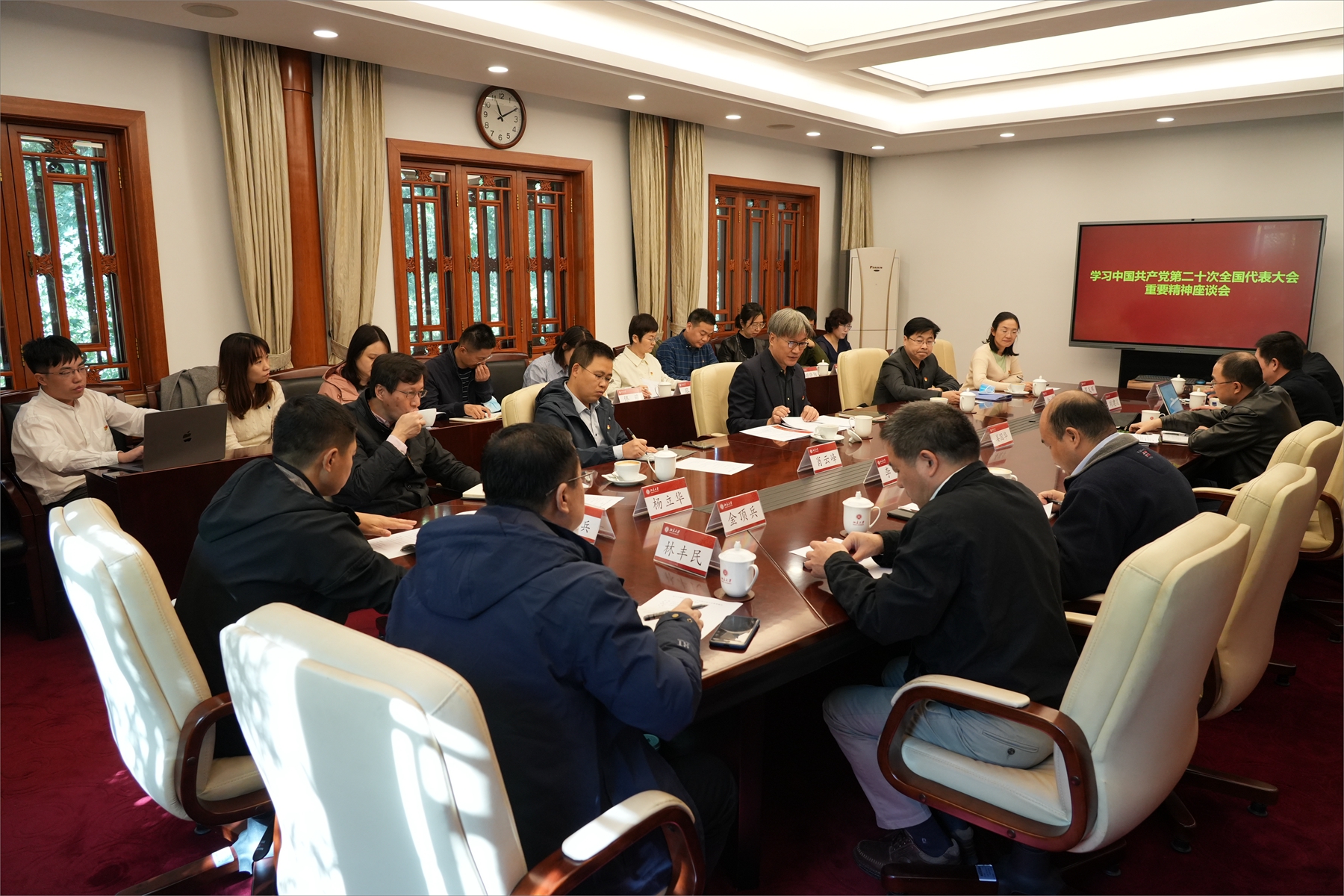 fe87561429d54528bec63334d27c0868.jpg 会场.jpg