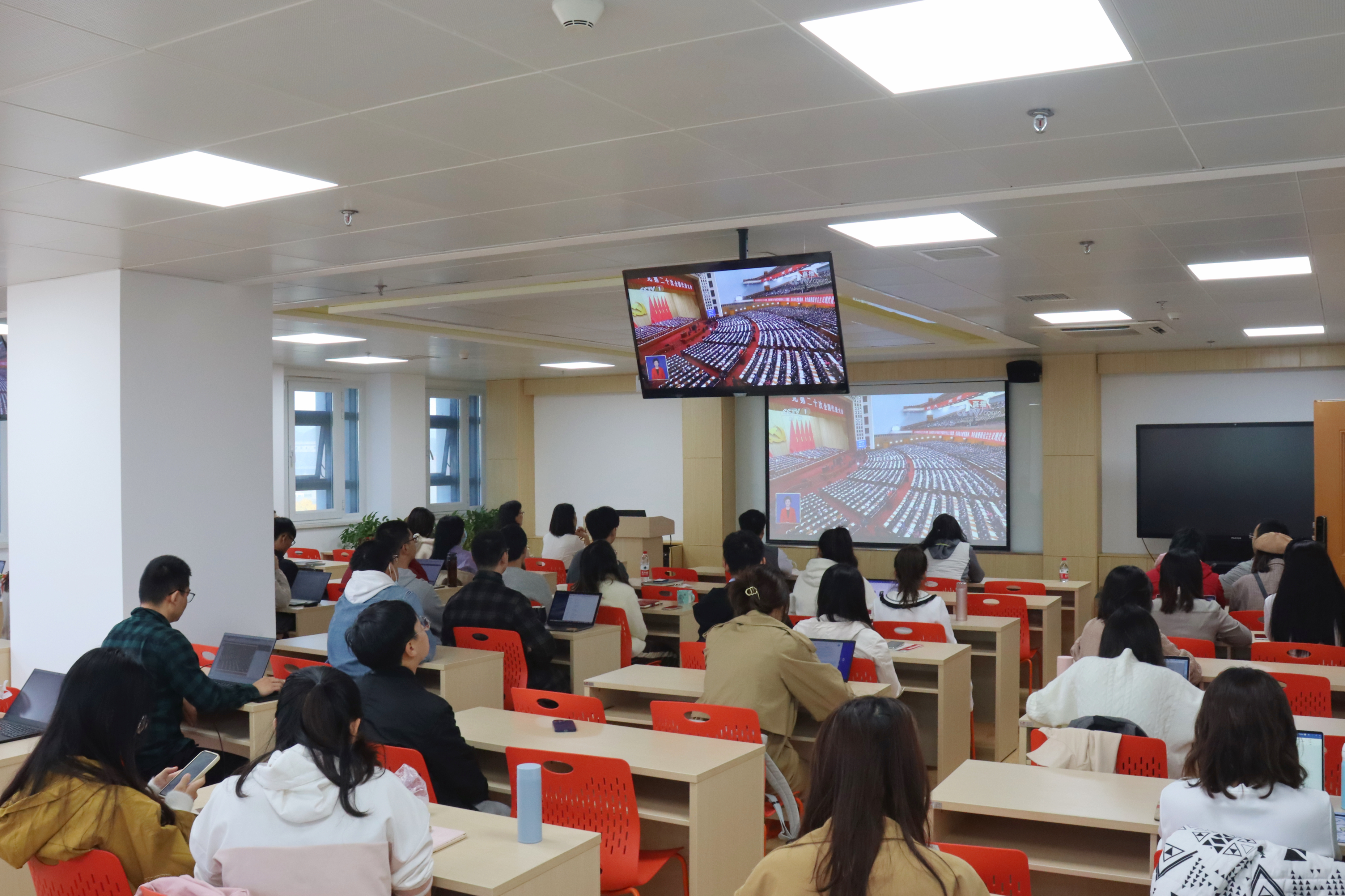 5eb004e7af1d4958bce72a166f462abd.jpg 现代农学院.jpg