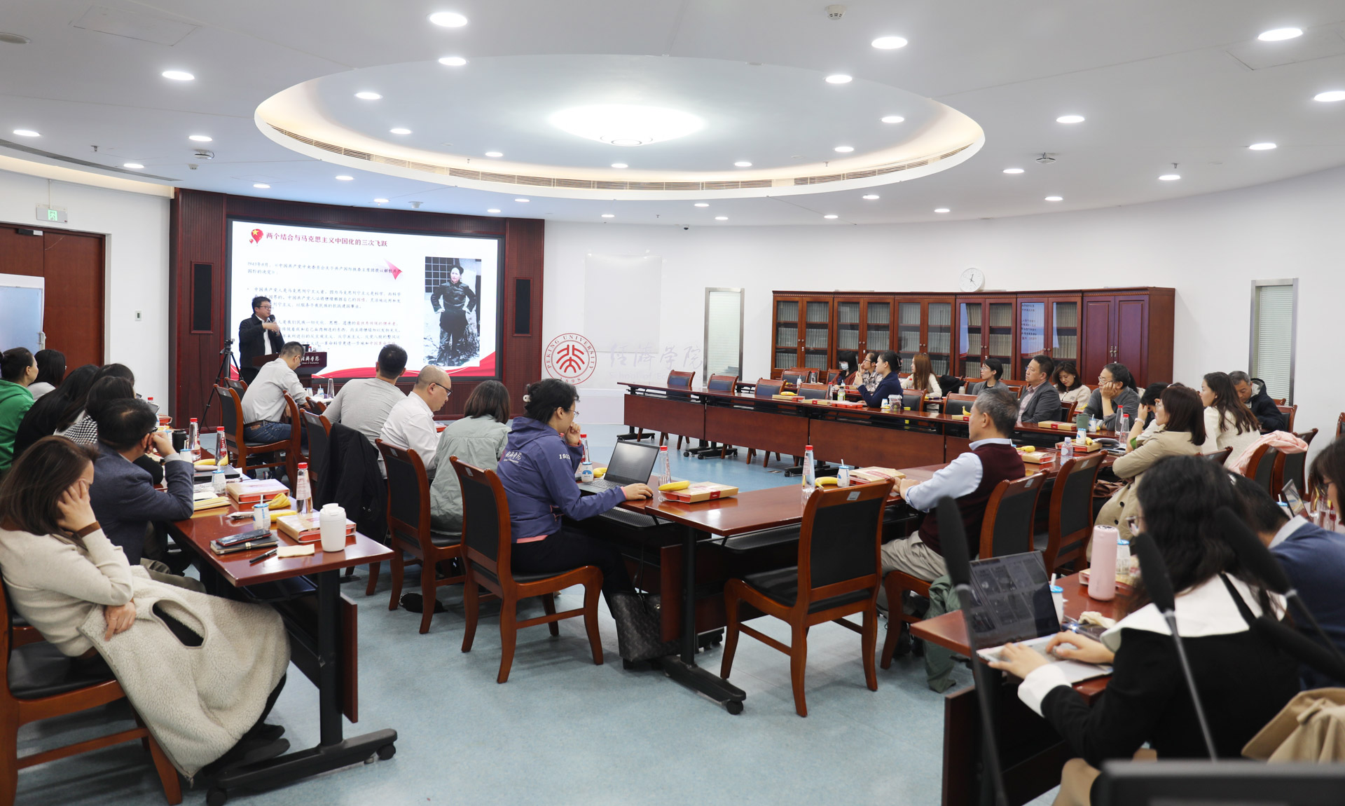 61c56035fab3427e9fd5de714c3a3d71.jpg 会场.jpg