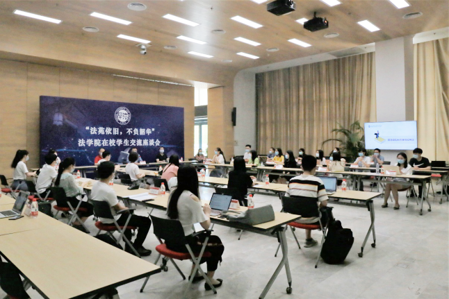8aaf6ad677474c59a3dfd19b0e4900de.png 3.活动现场.png