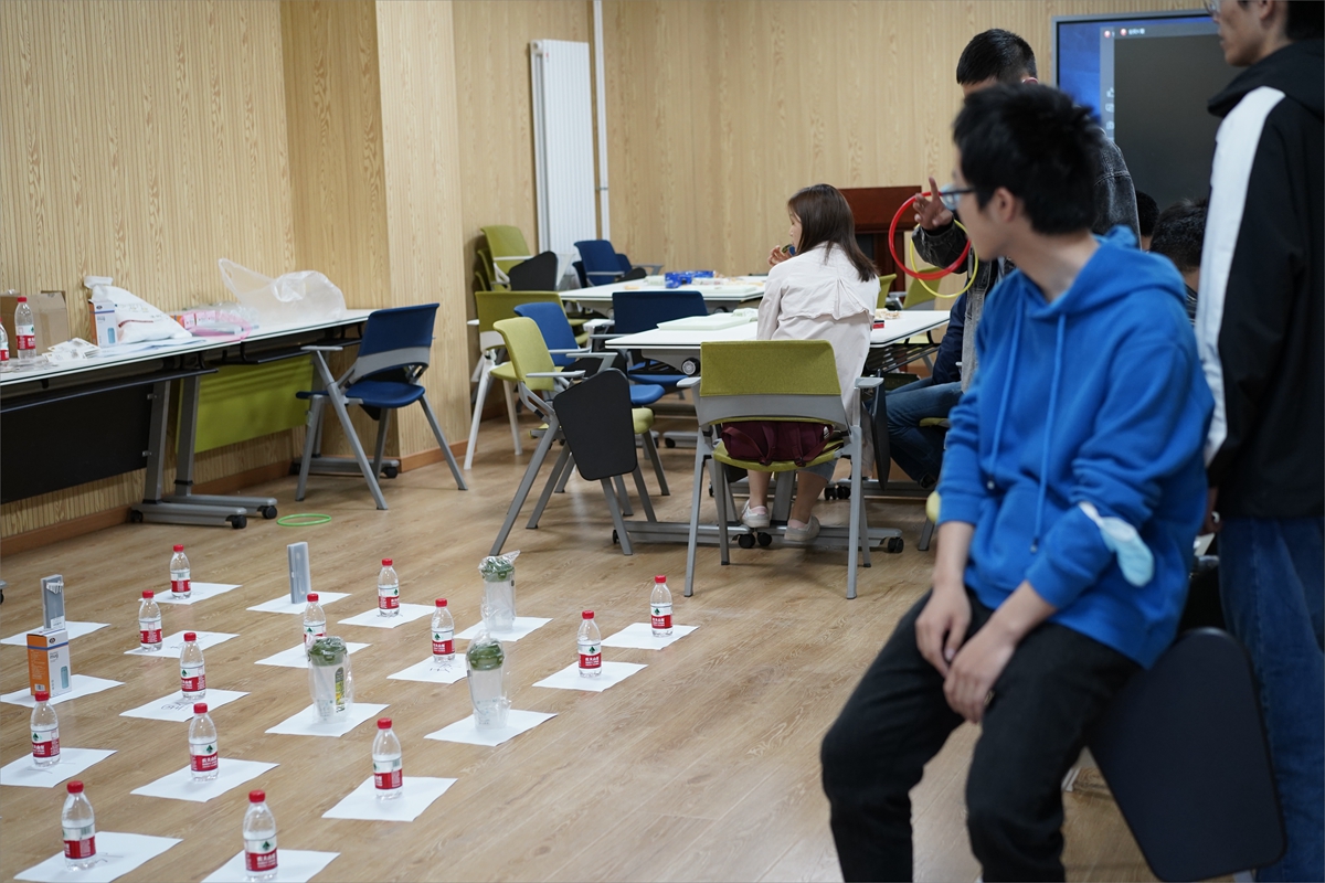 d516bd17fe8643eebc4c47ca1bc2f20b.jpg 3、同学们参加党史知识趣味答题活动.jpg