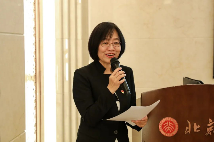 3bcf7186fa2647a19a8f3b596af5a3ba.png 党委书记雷虹主持讲话.png