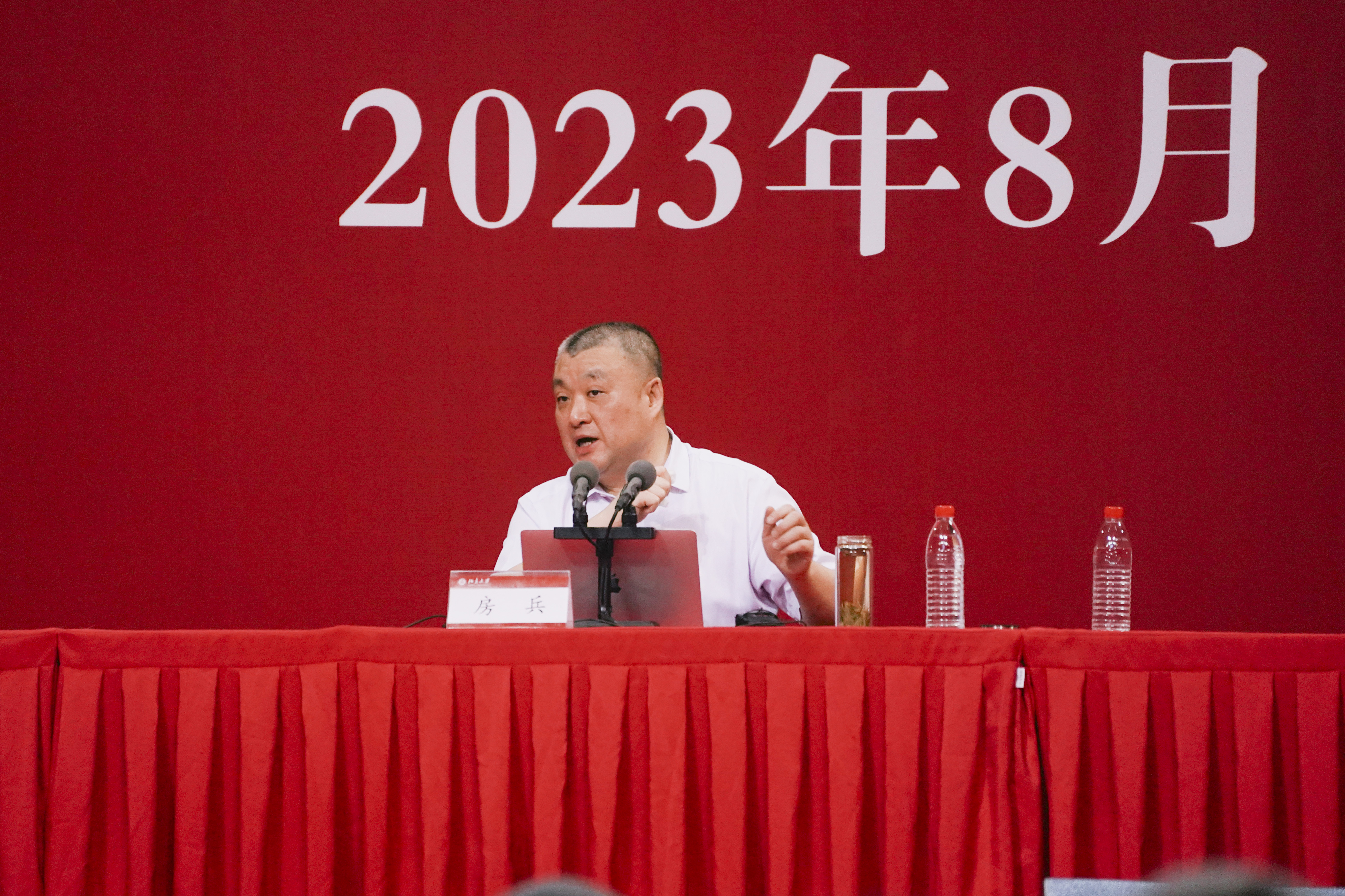 2cce5bc9bdbf48a4a65394e71a3d142f.jpg 房兵主讲军训国防教育报告.jpg