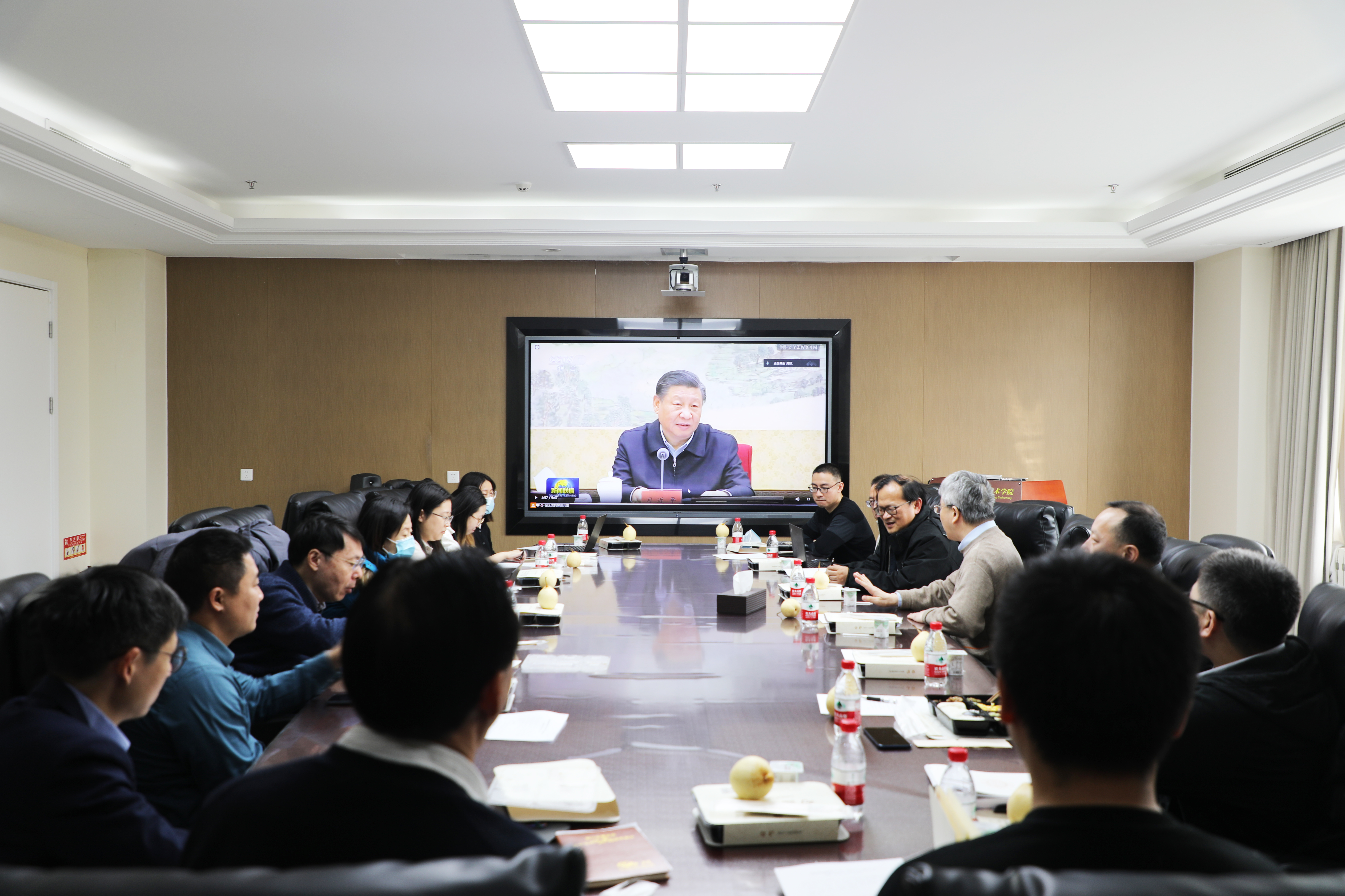 59039dff08fa40d980fc69c79bcbde3f.jpg 20230223怀柔办与成像中心联合学习习近平总书记在中共中央政治局第三次集体学习时的重要讲话精神.JPG