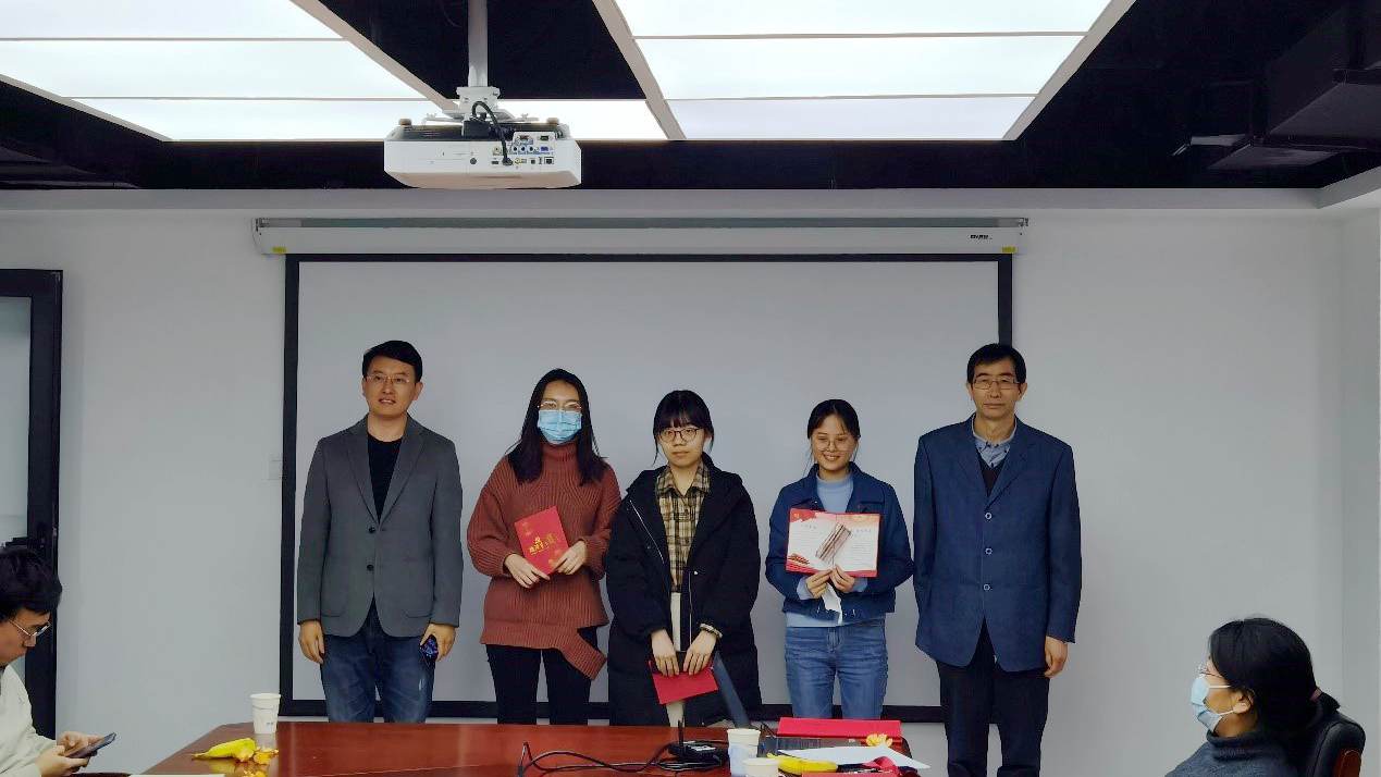 3146f5bdc1d34105b352902cd96871a2.jpg 党员政治生日会.jpg