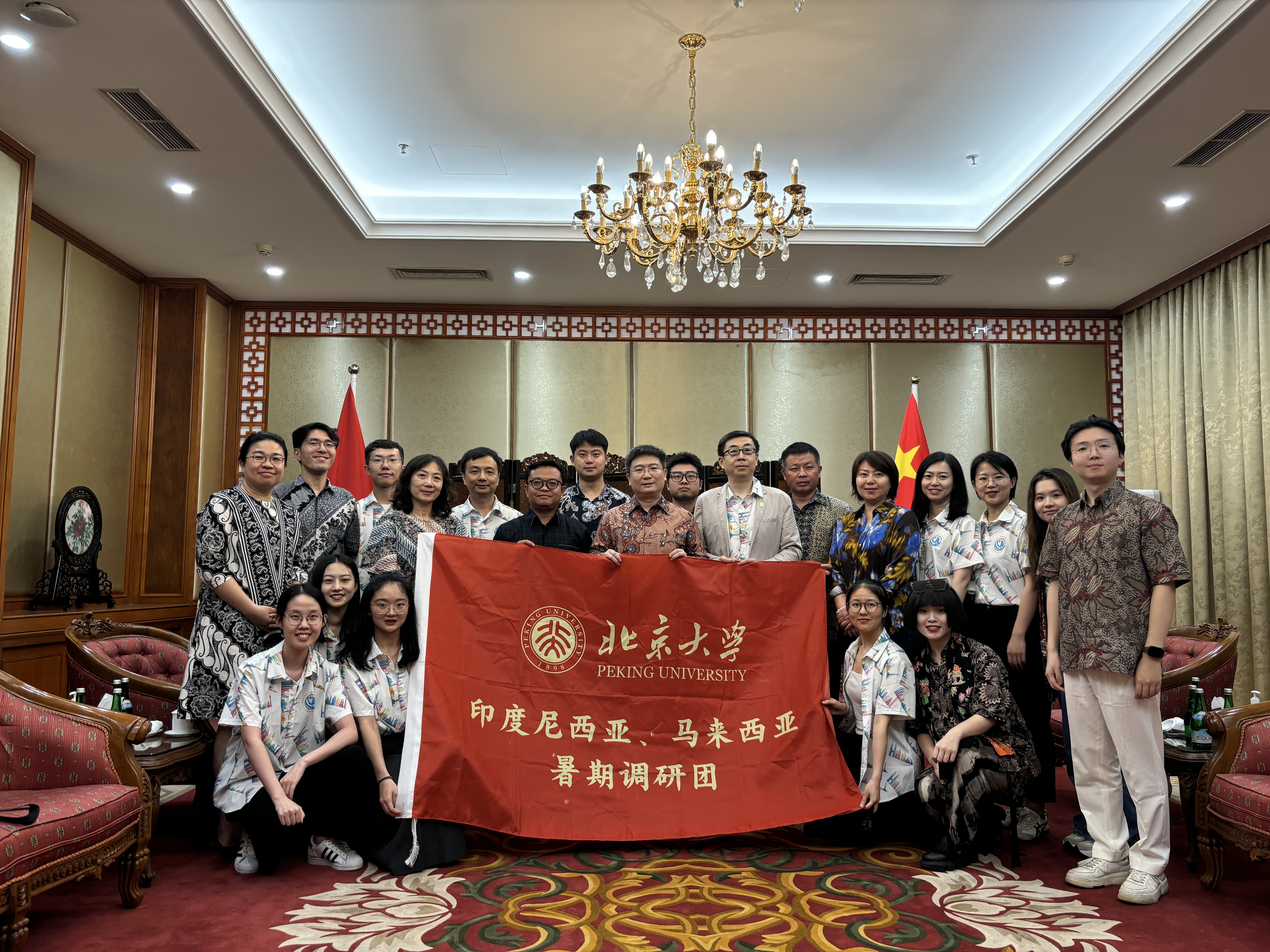 01拜访中国驻印度尼西亚大使馆.JPG