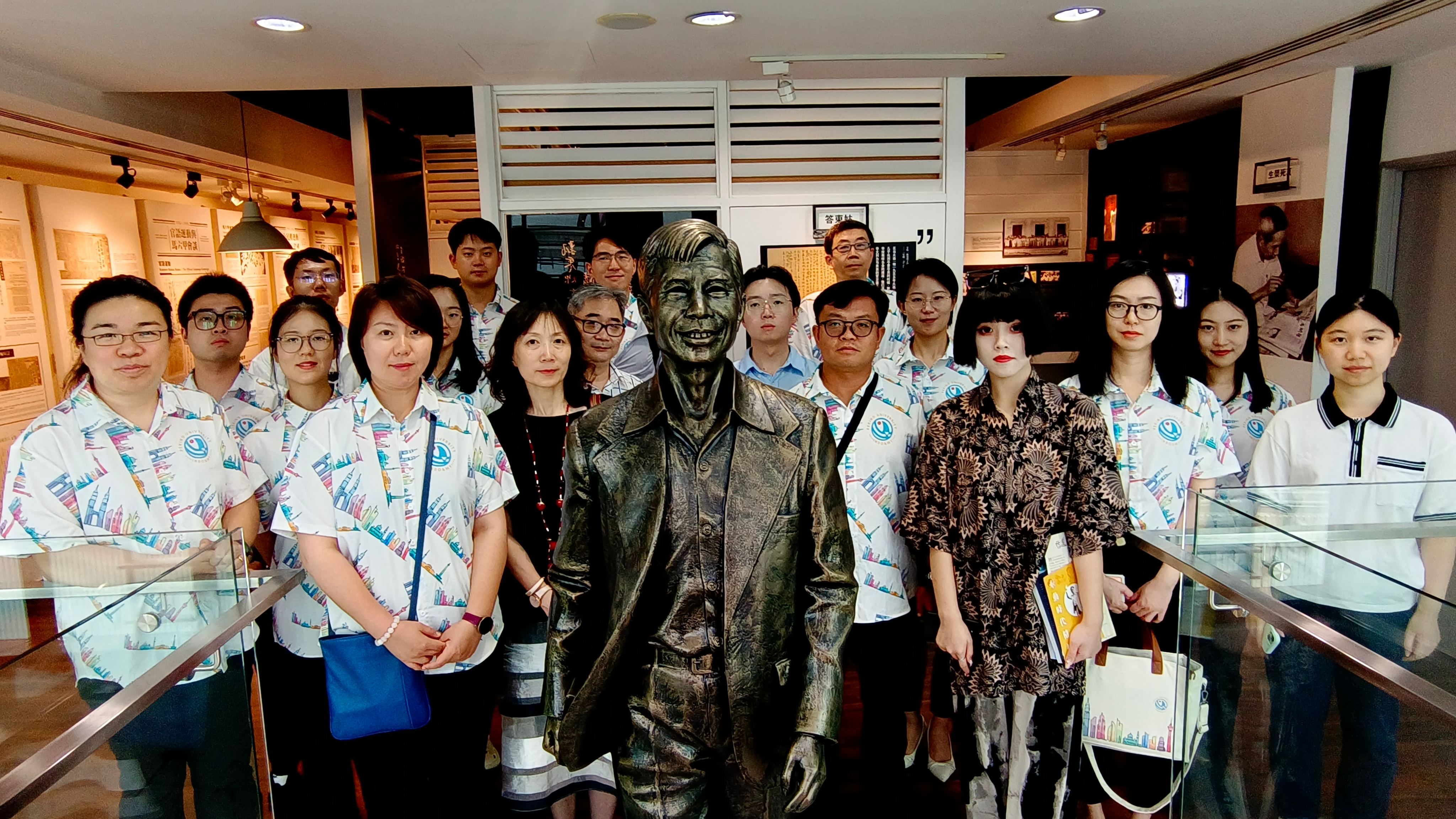 23参访林连玉纪念馆.jpg