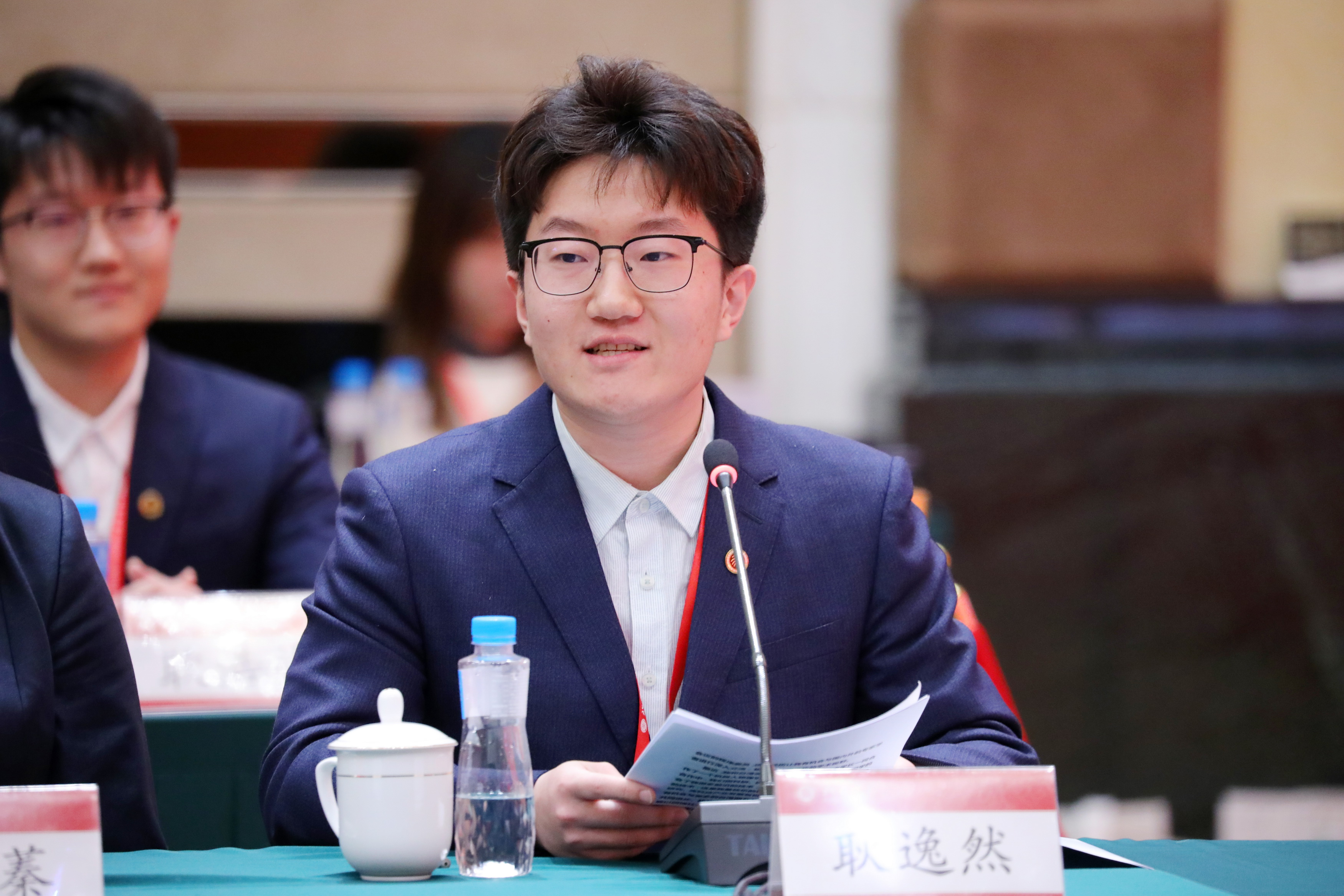图12 耿逸然作为学生代表参与北大与台湾高校师生交流座谈会.jpg