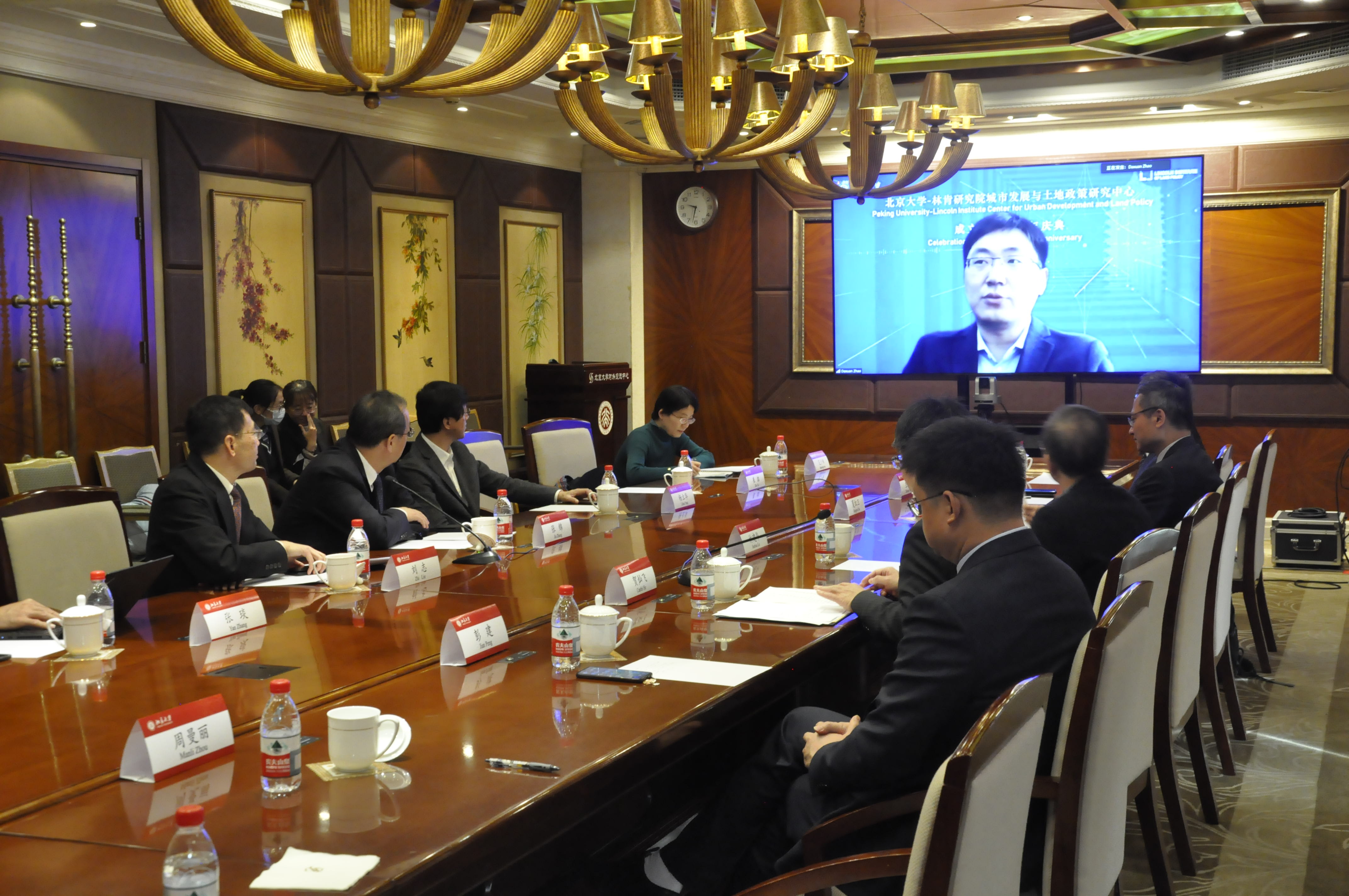 a0f24f9e04bc43dc82e738c719d7c371.jpg 中国人民大学商学院副教授、北大-林肯中心研究基金获得者赵大旋老师致辞.JPG