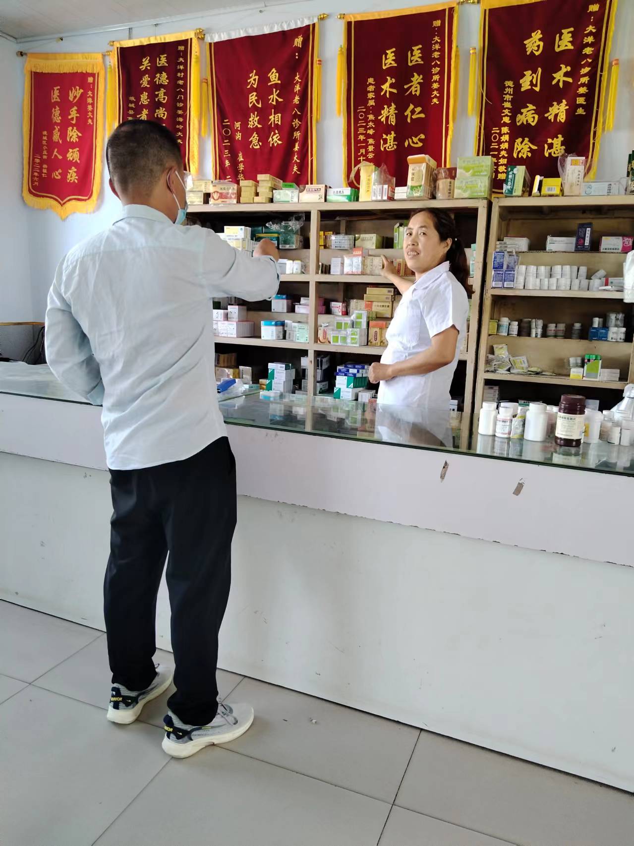 姜如雪父母在工作岗位上-1.jpg 姜如雪父母在工作岗位上-1.jpg