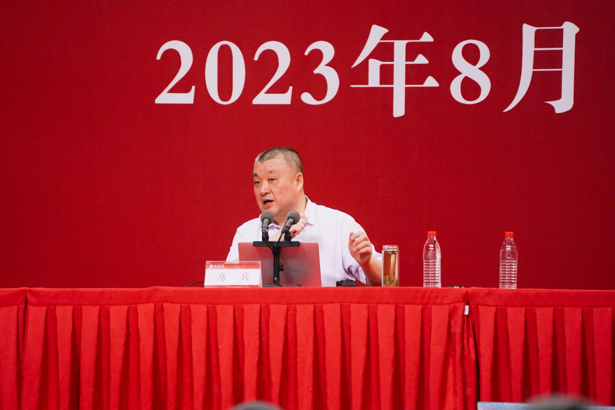 2cce5bc9bdbf48a4a65394e71a3d142f.jpg 房兵主讲军训国防教育报告.jpg