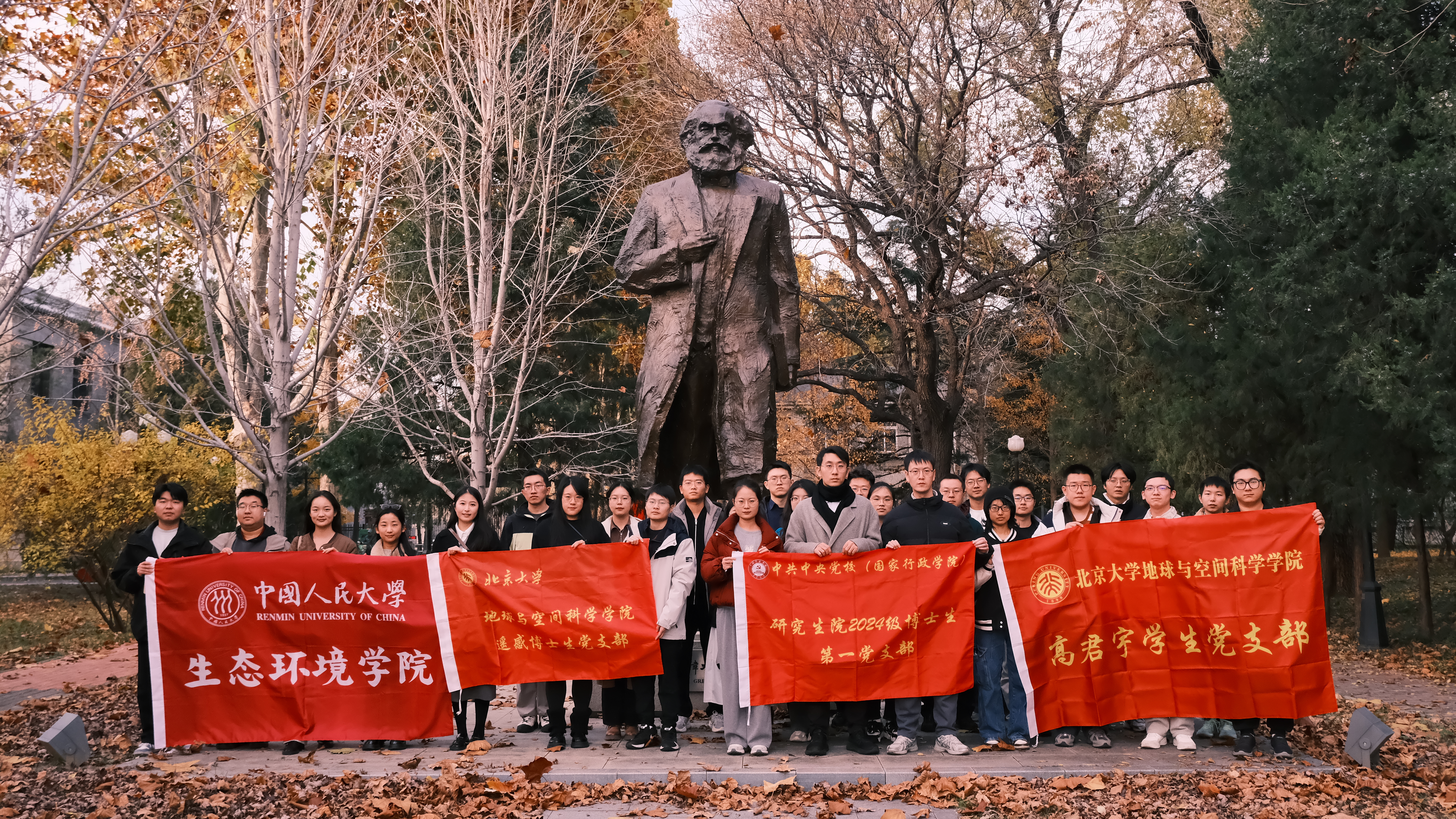 “凝聚思想共识,谱写青春华章”活动合影.jpg