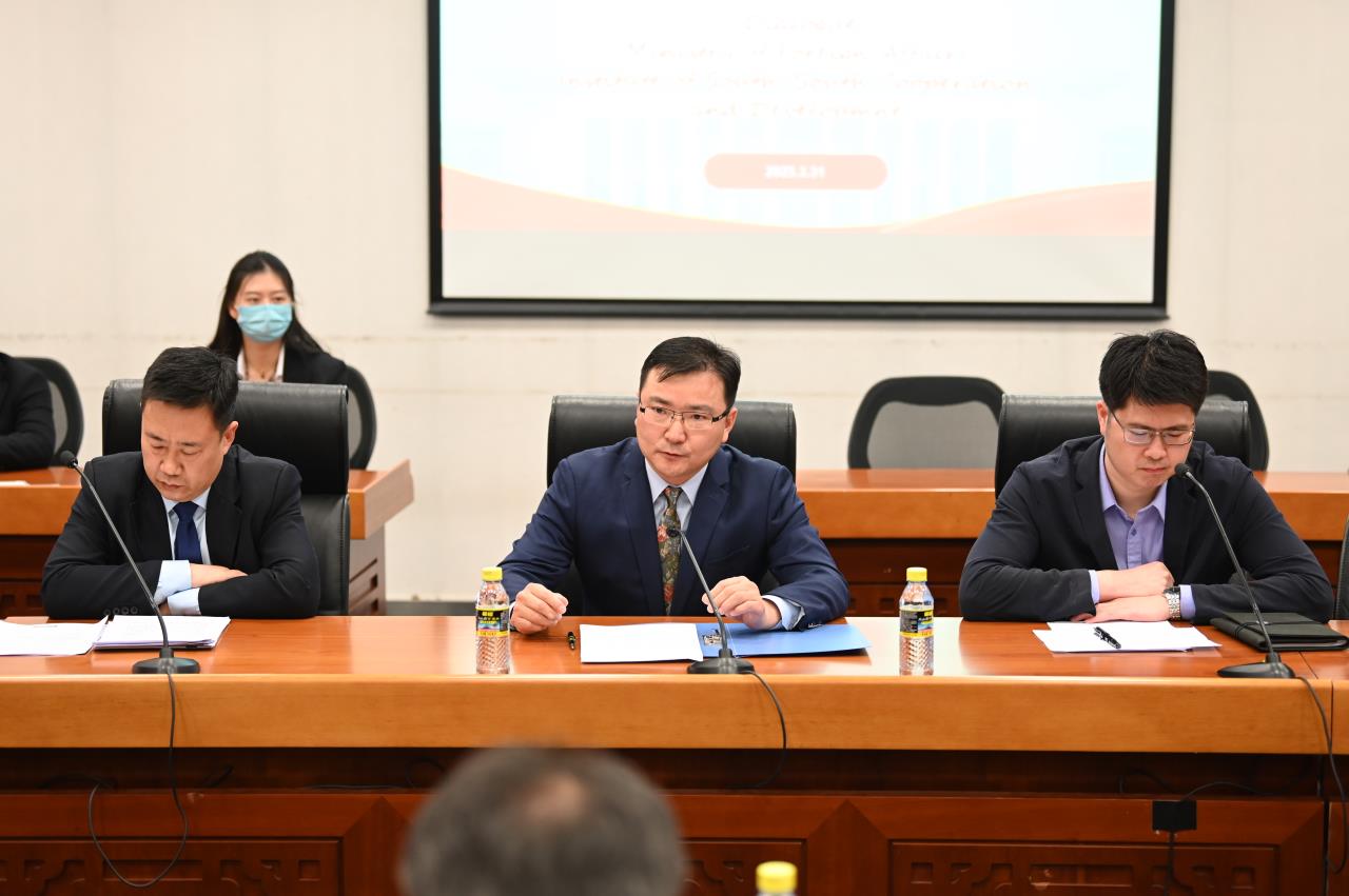 d04fa22d29a74f349f27514576237166.jpg 外交部非洲司副司长余勇发言.jpg