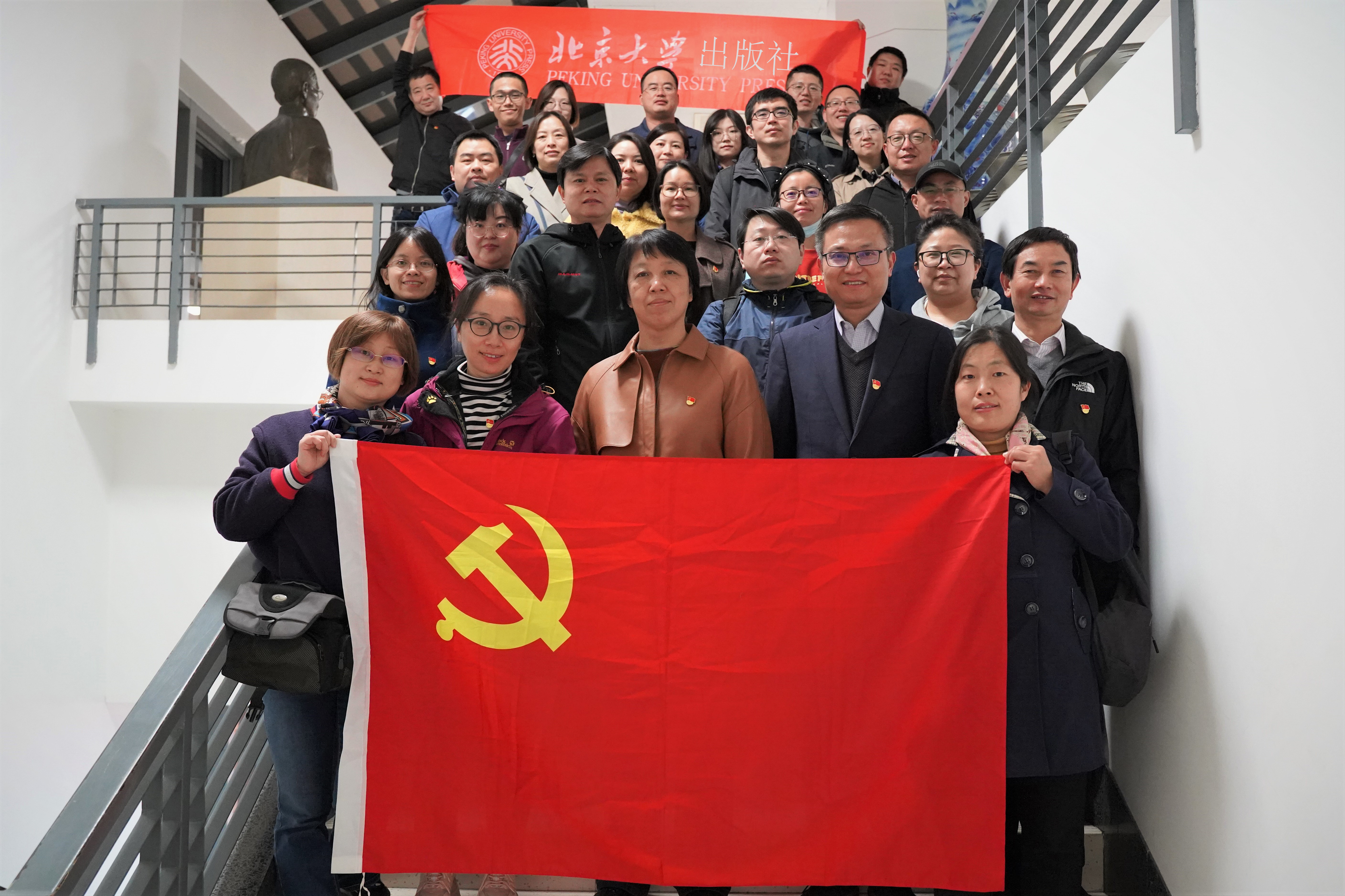 9c2b8e1ff9344de799630e6933270e0a.jpg 音乐会.jpg
