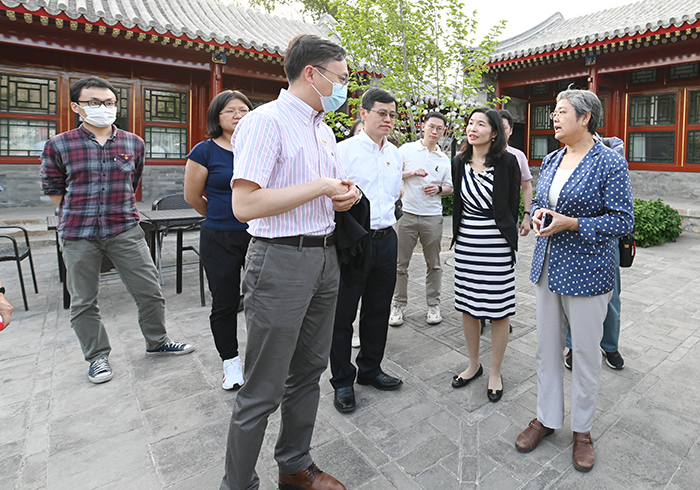 9e52e993c278467f9ac1abb81161d63c.jpg 参观南南学院.JPG