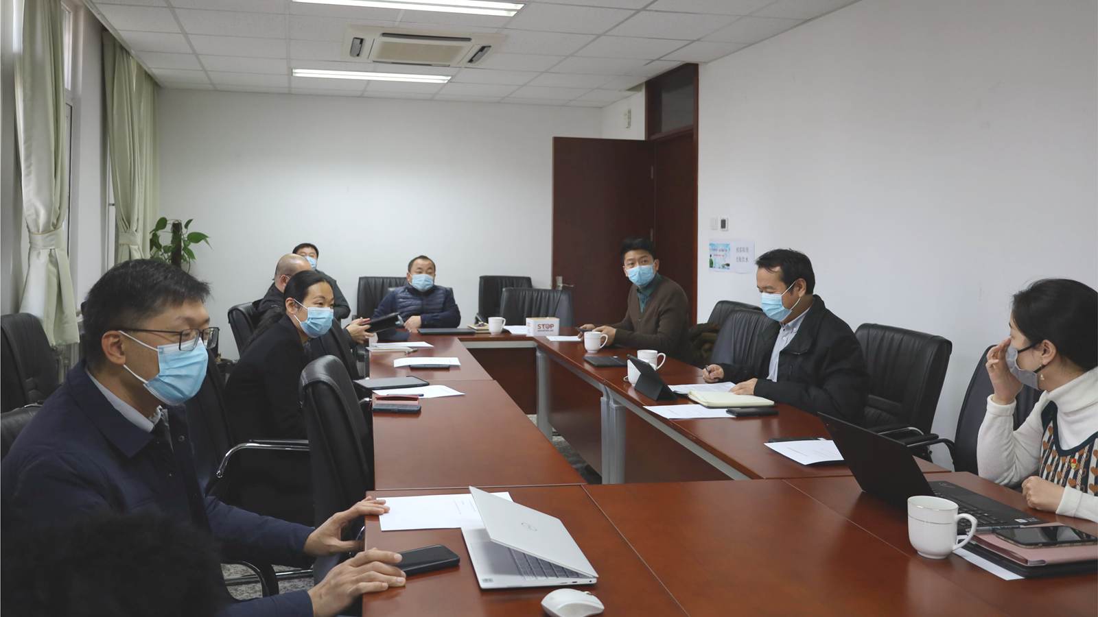 75836c546fc248b3a3e343a3a38d0285.jpg feng.jpg