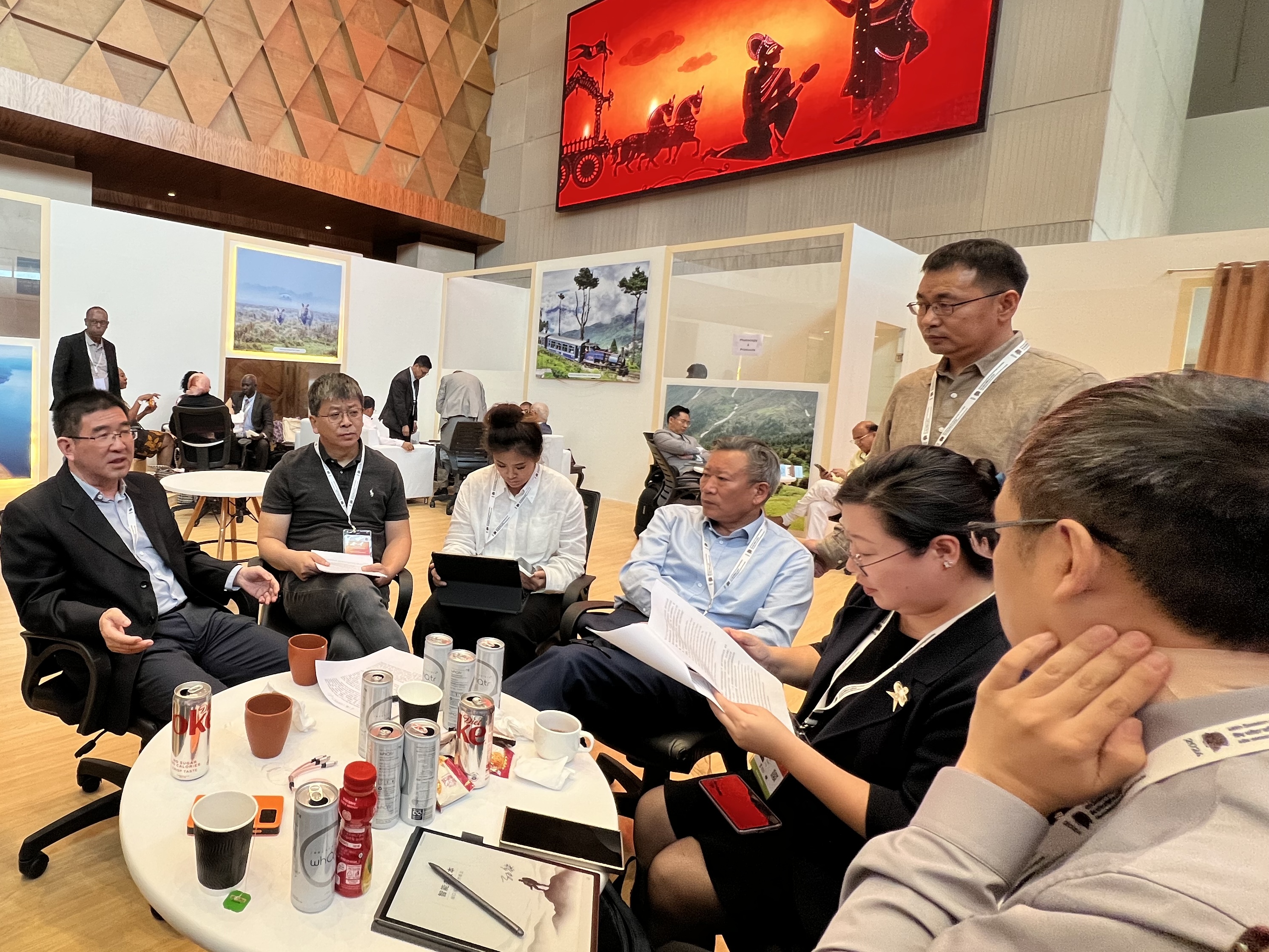 北京大学团队和自然遗产主管部门国家林业和草原局、中国全委会做上会审议前的准备工作(自摄)_副本.jpg