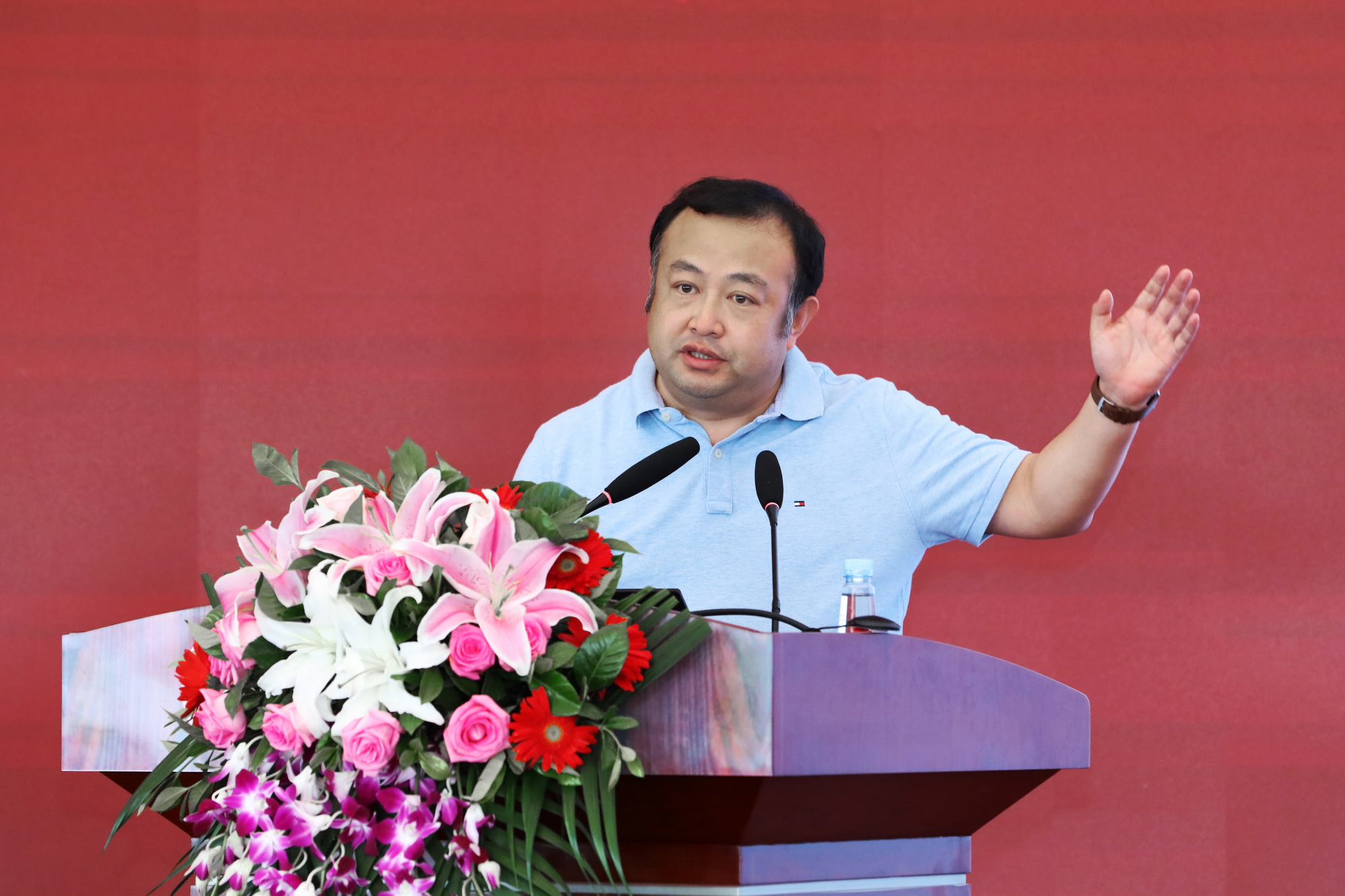 bd3c952064894eea884bed034dd0dbd0.jpg 张亚光作主题演讲_调整大小.jpg