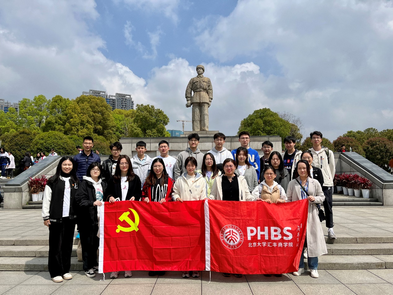 1242b9e68d8c48809398df0a3ba0a035.png 雷锋纪念馆合影.png