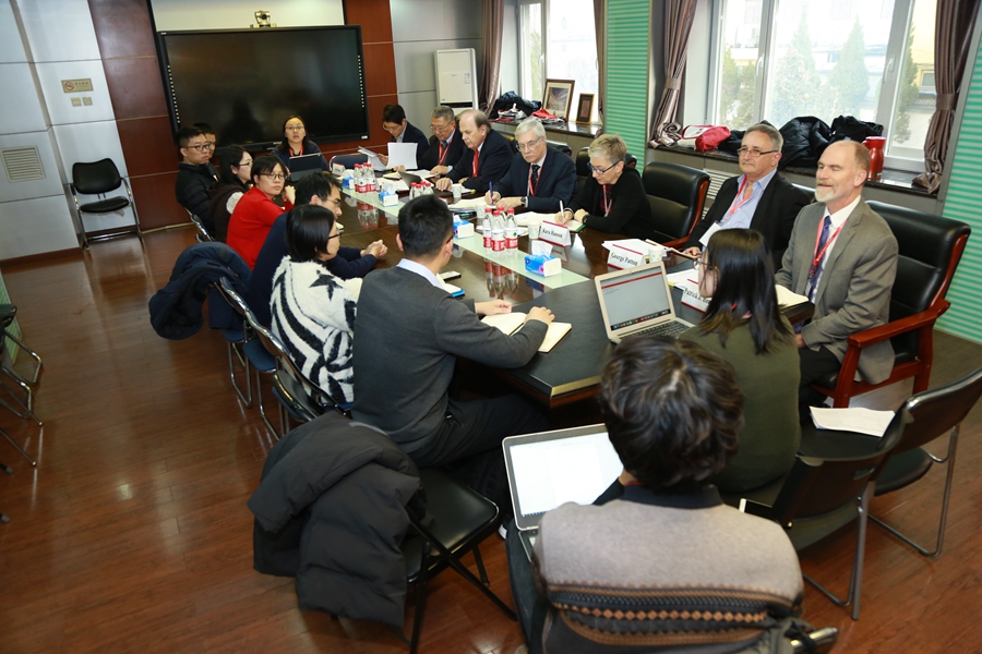 16e79f28d02c4ddaab0cc164d5b3dd51.jpg 专家与师生座谈2_副本.jpg