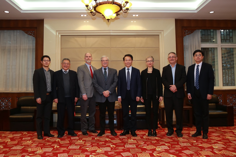 54ada11fdb744bfda3b7272e16d80a2a.jpg 专家组合影_副本.jpg