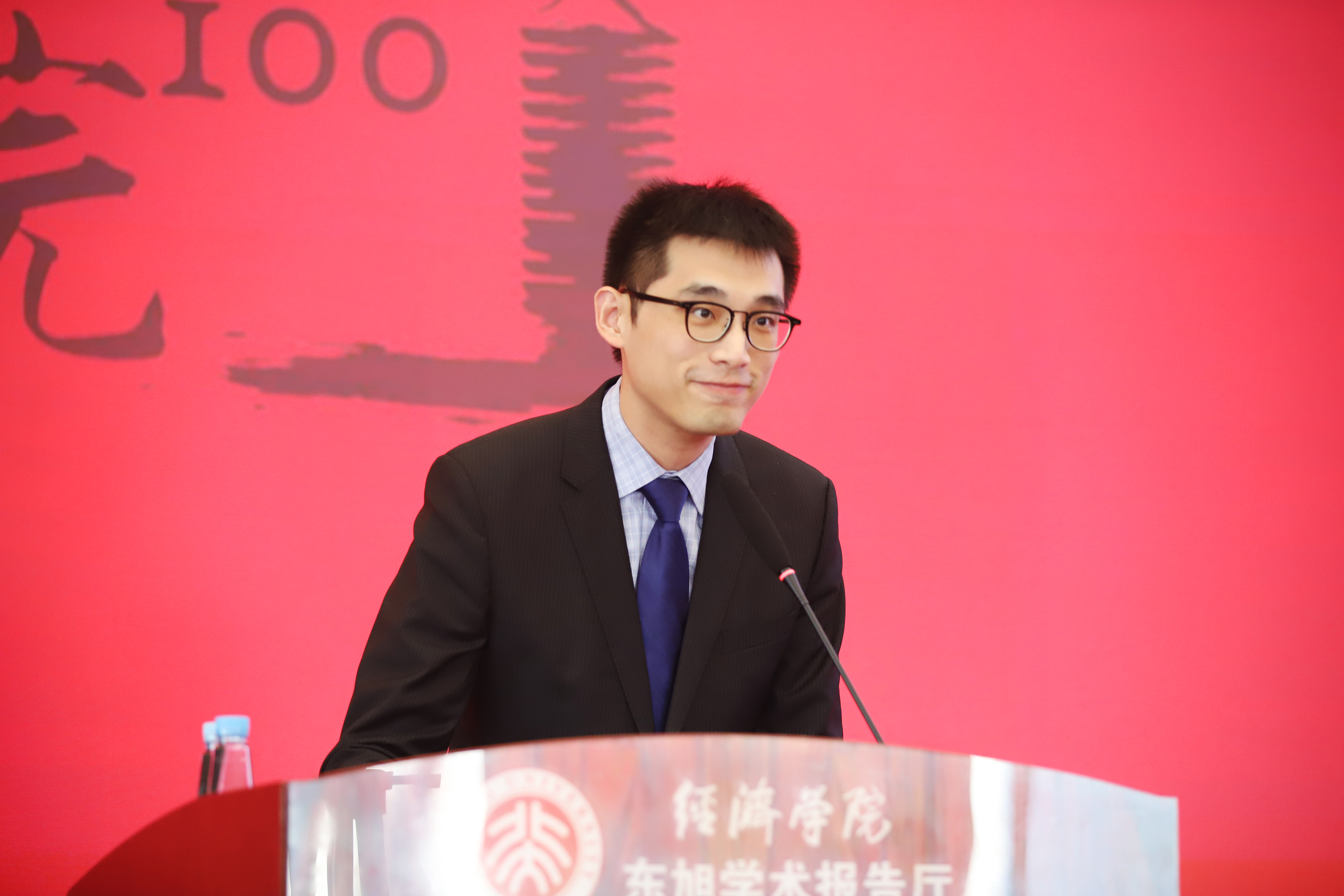 546deed92eb9449ba97f04d7b4e93a53.jpg 吴泽南介绍“百所经院人才招聘平台”.jpg