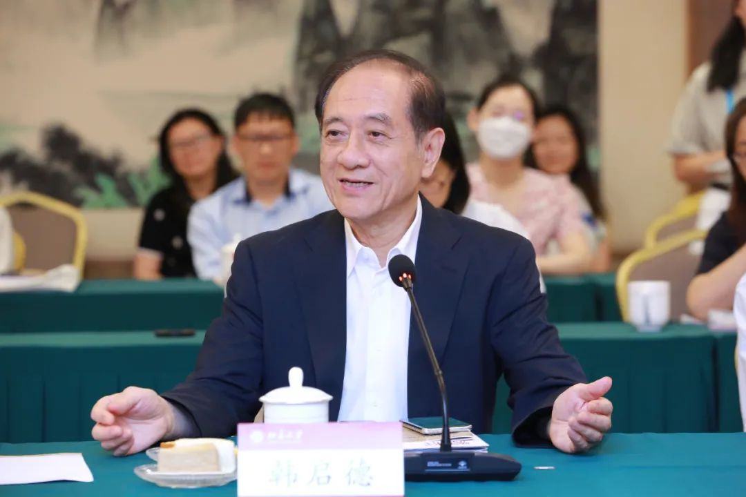 b57580f0d7db469c8fc4346861170f54.jpg 韩启德.jpg