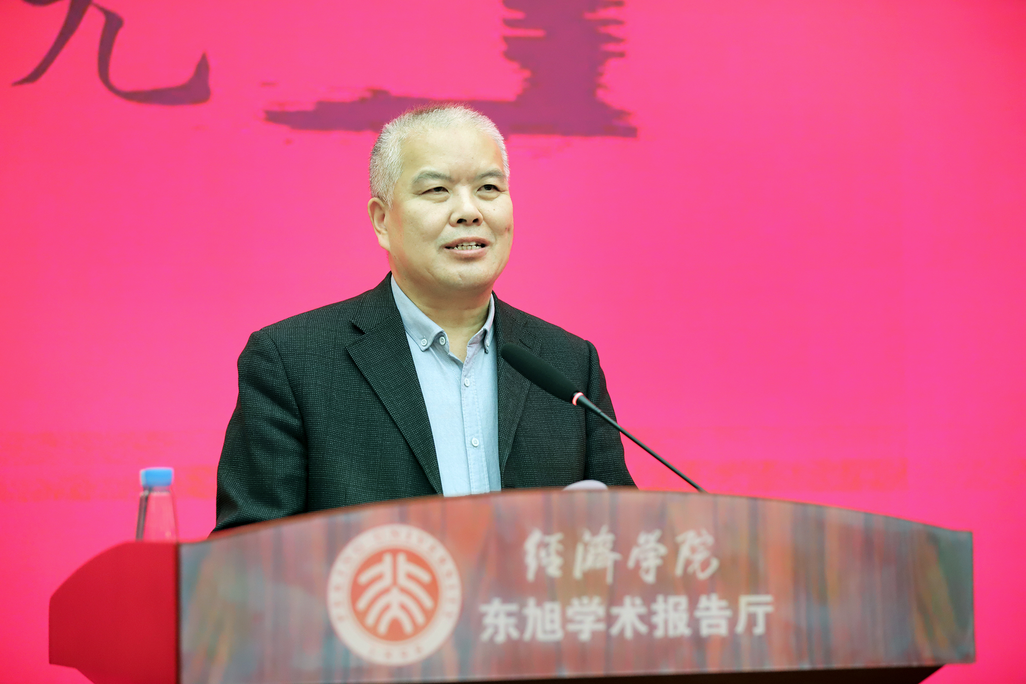 2bdfc48724334348b4b489b1de36eb9f.jpg 崔建华宣读倡议书.jpg