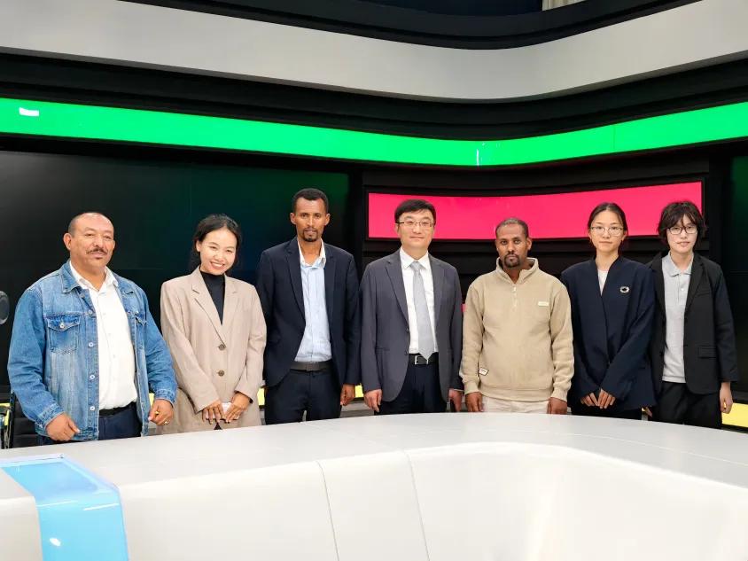 调研团队参访埃塞俄比亚通讯社演播设施.jpg