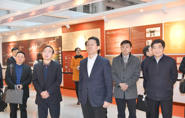C:\Users\WangYan\Desktop\南昌大学来访\参观百年北医历程展.jpg