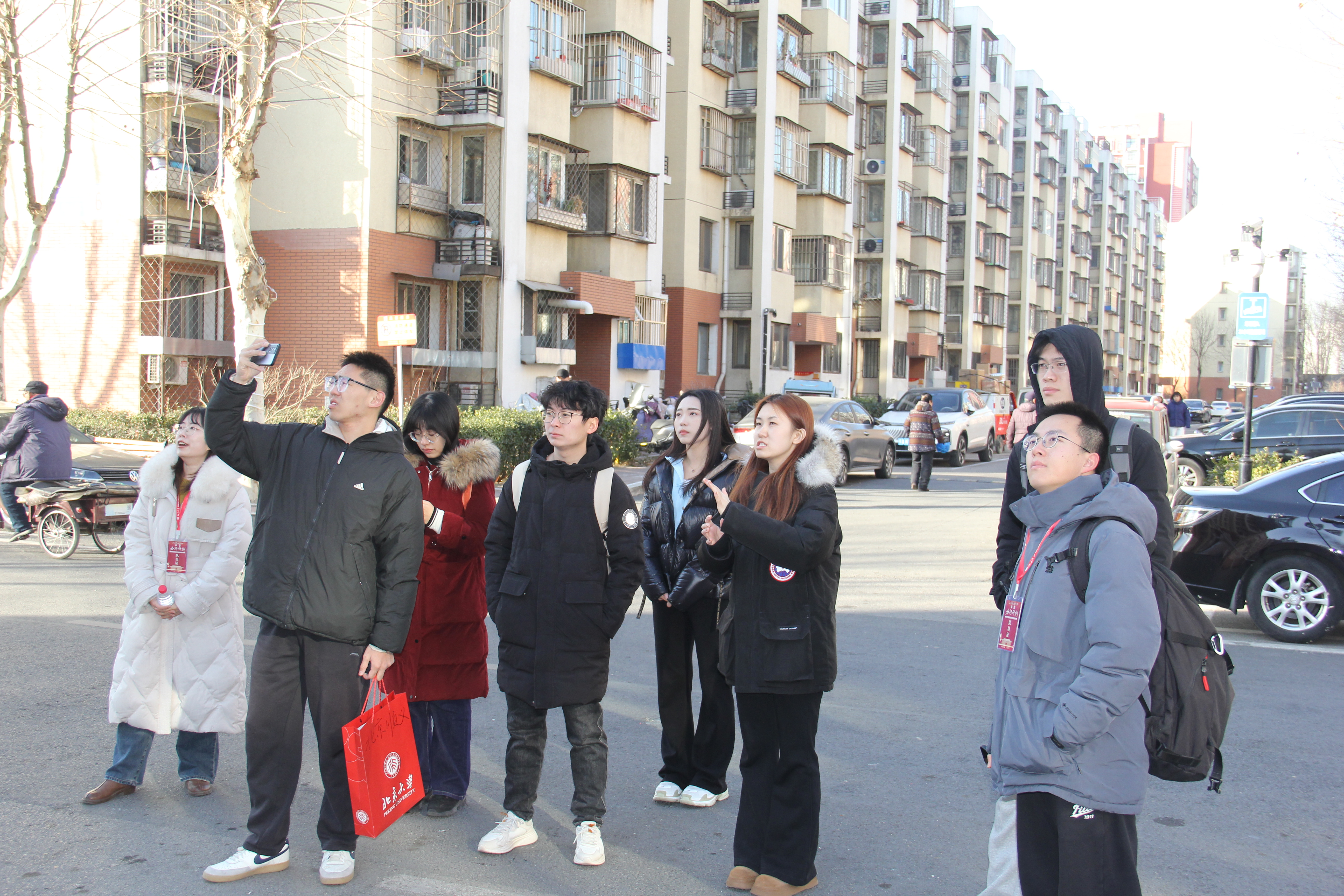 图10-北京顺义团参观港馨家园东区小区.JPG