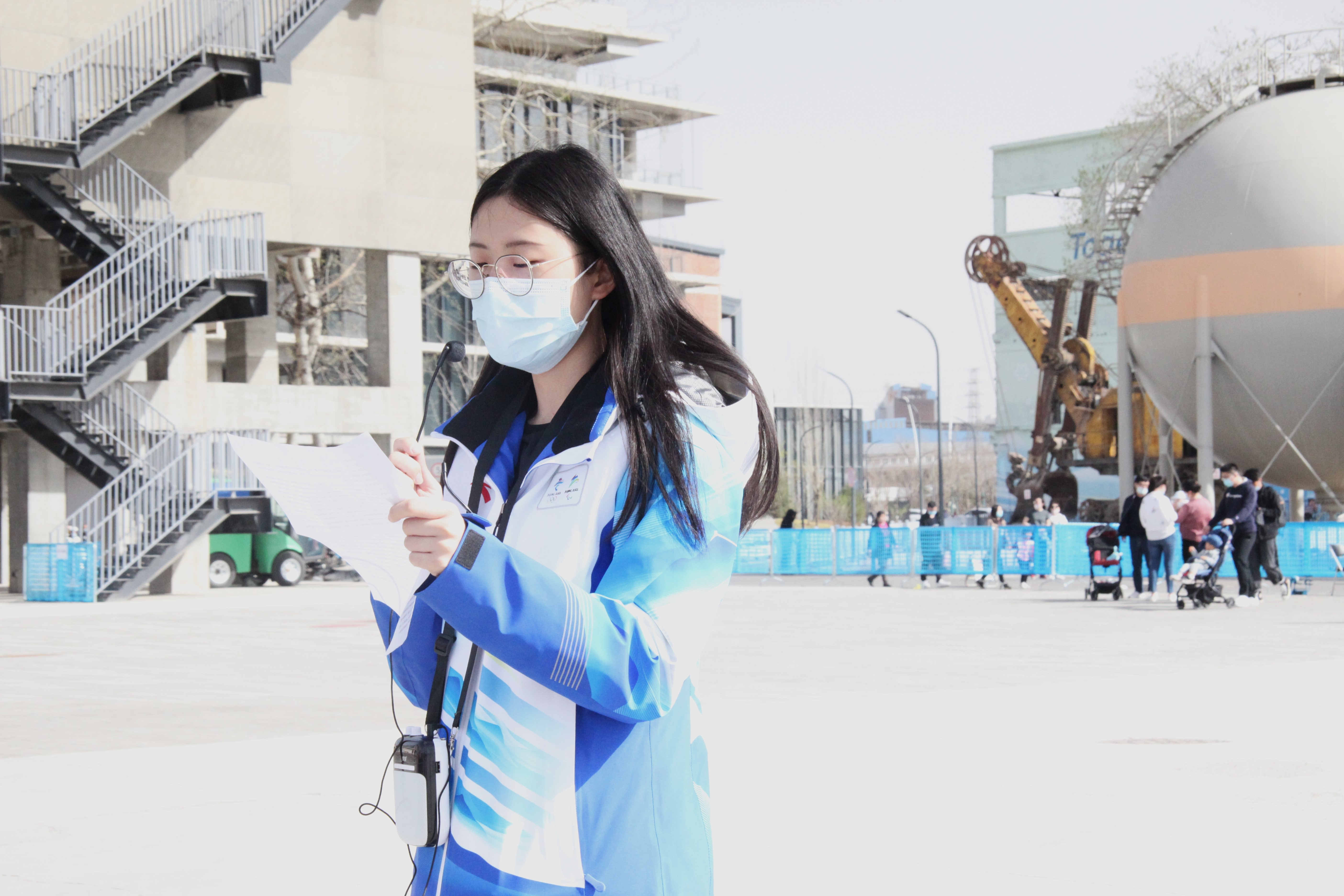 8ec75475fa014509b27acaa4779f4c6e.jpg 图3. 冬奥志愿者代表戴一双、学生党支部书记代表贾翔宇发言1.jpg