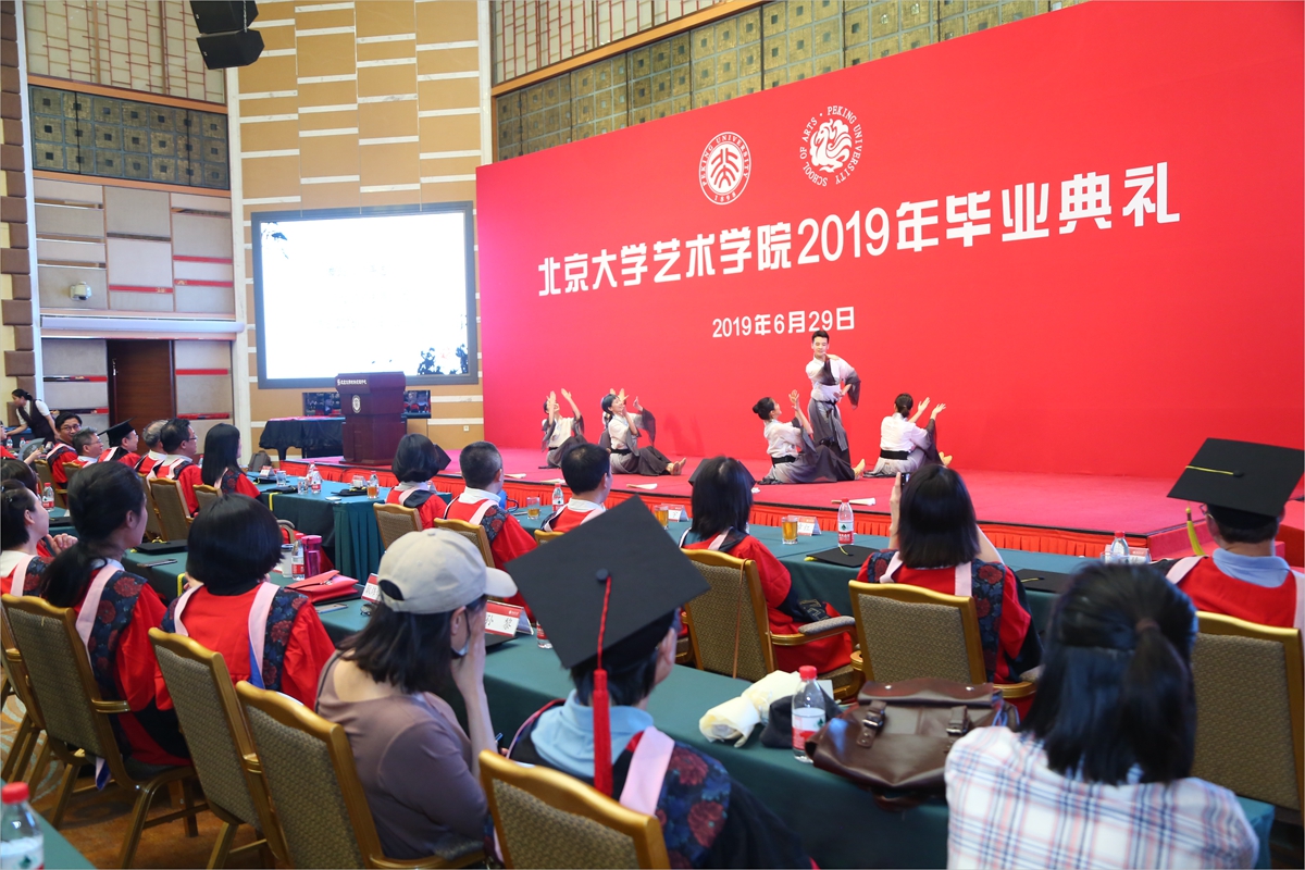 68a0629010a440d5910a1e04ef3de5a8.jpg 开场舞蹈《少年志》.jpg