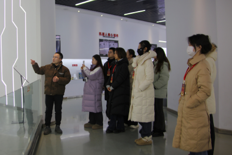 2+实践团参访埃夫特机器人企业.png
