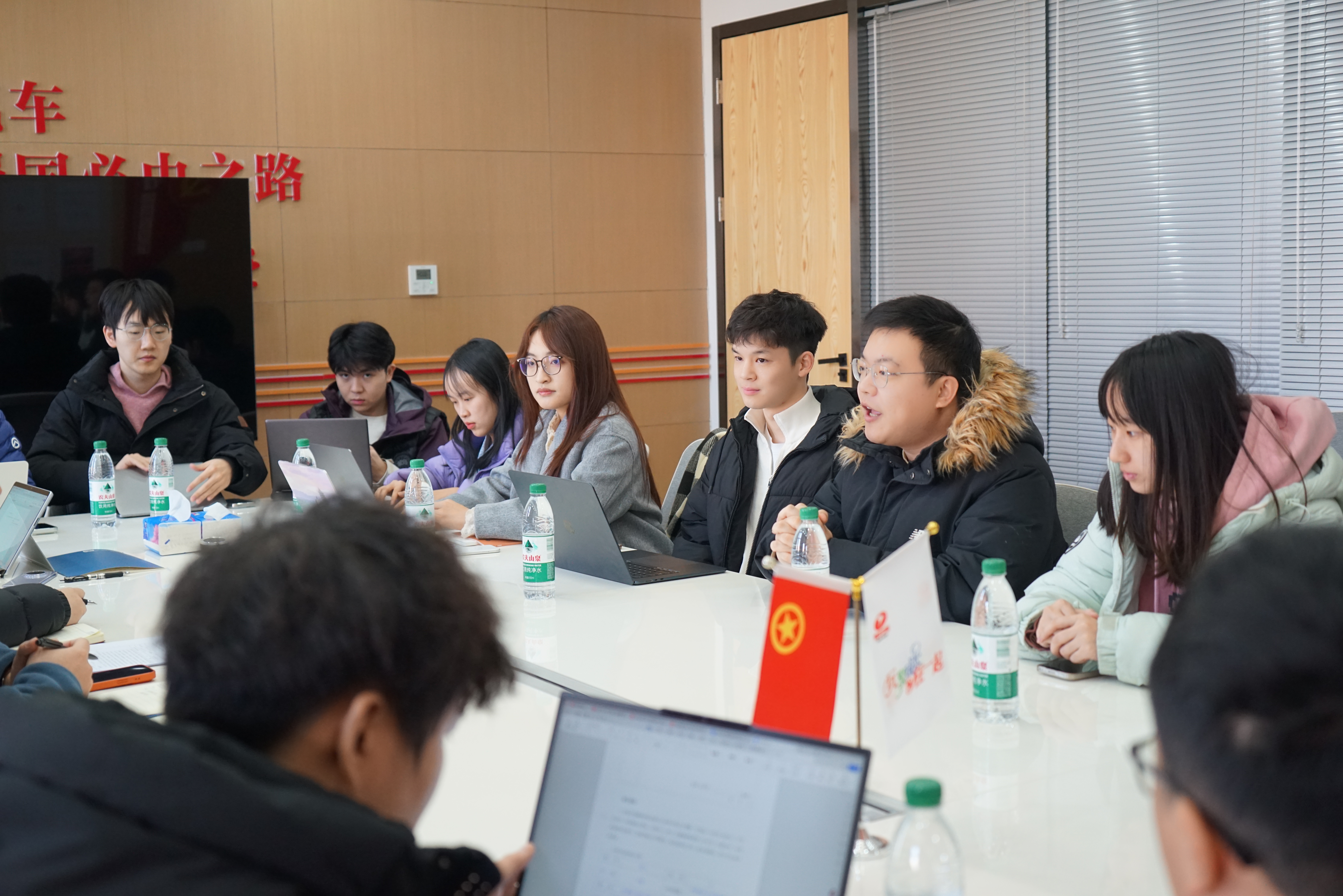 9+实践成果总结交流会现场.jpg