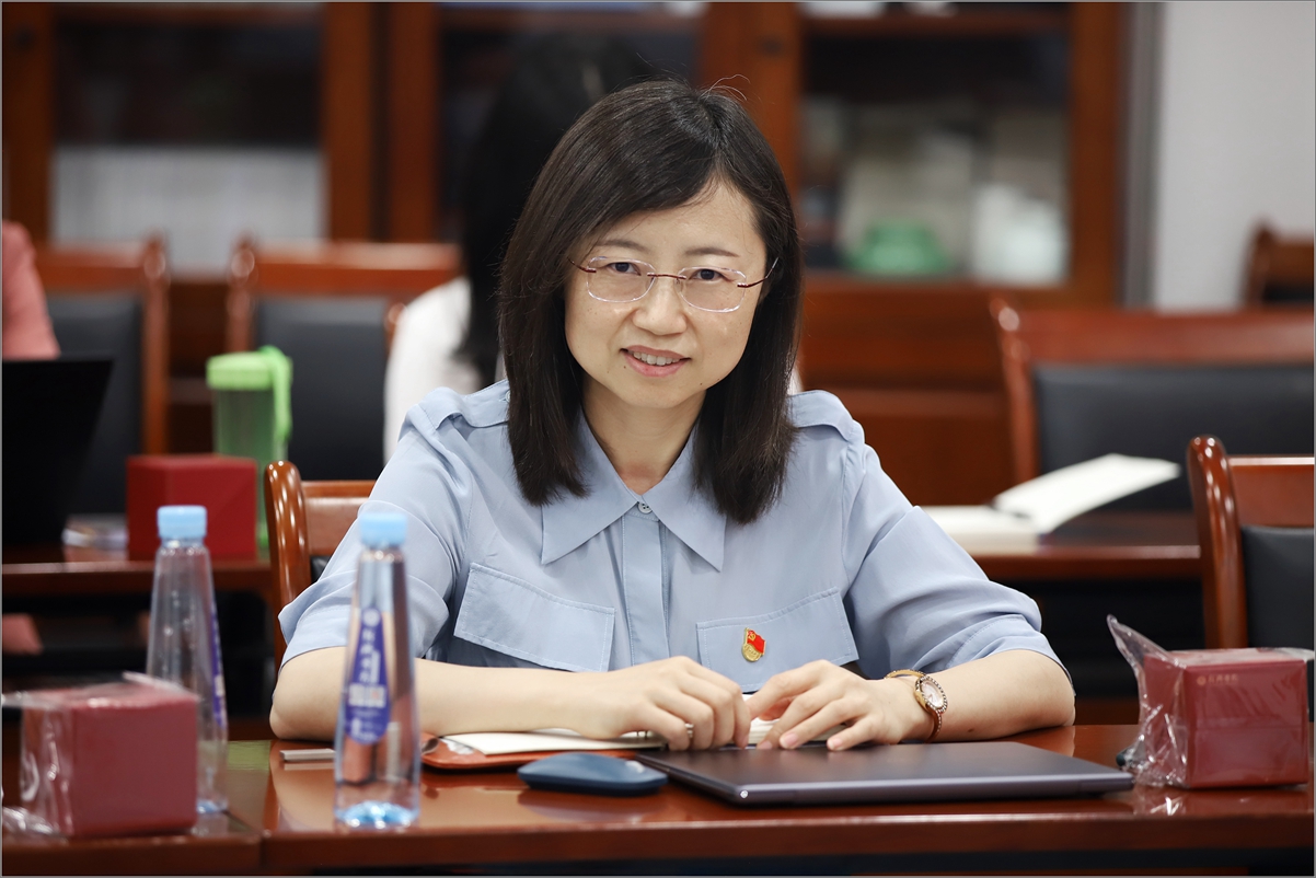 82cfeb79b1e2486b8418761a112ff675.jpg 锁凌燕.jpg