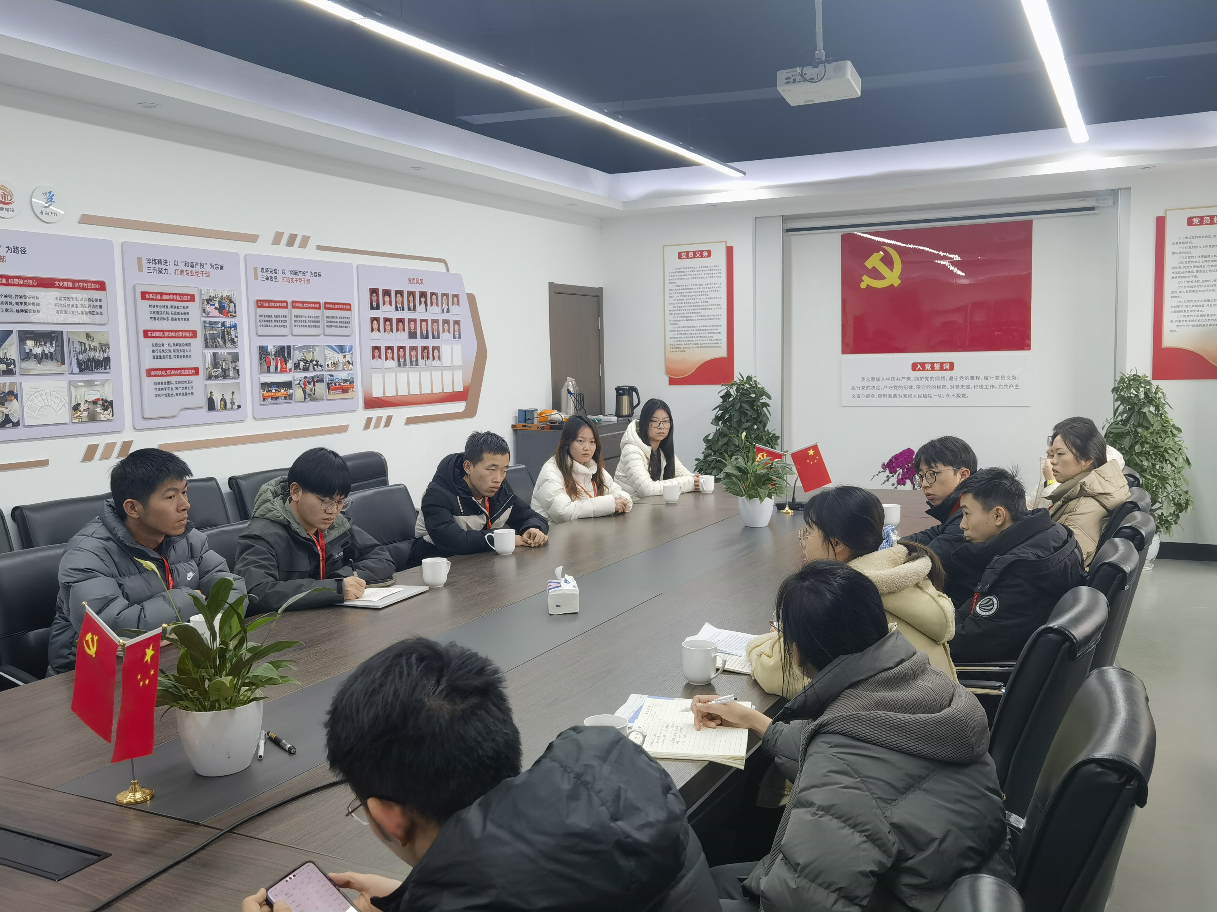 3+实践团在金沃精工调研.jpg