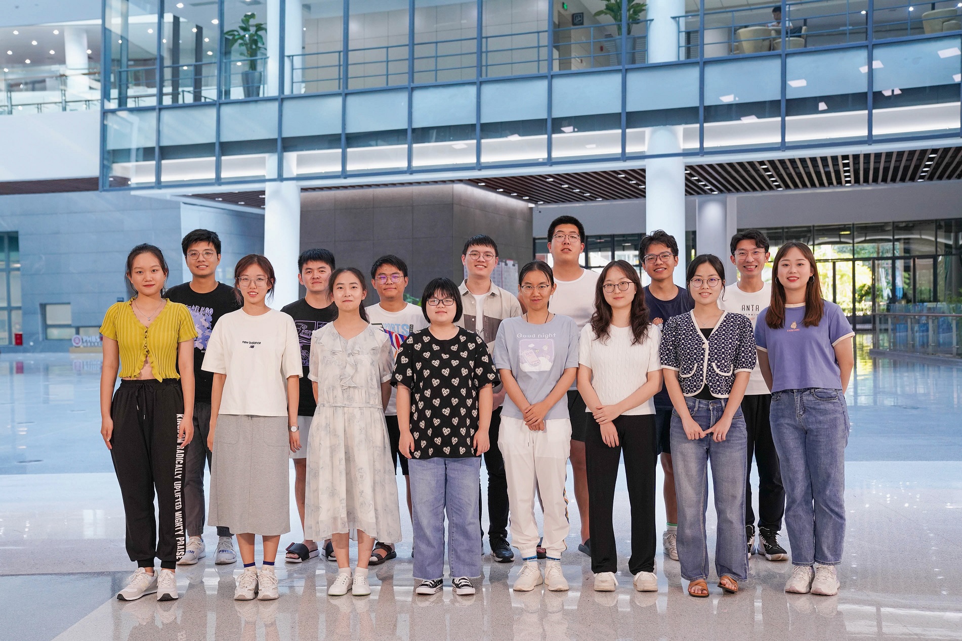 2f05e641af294d86ae4d69a9f6f8cddc.jpg 2.合影.jpg