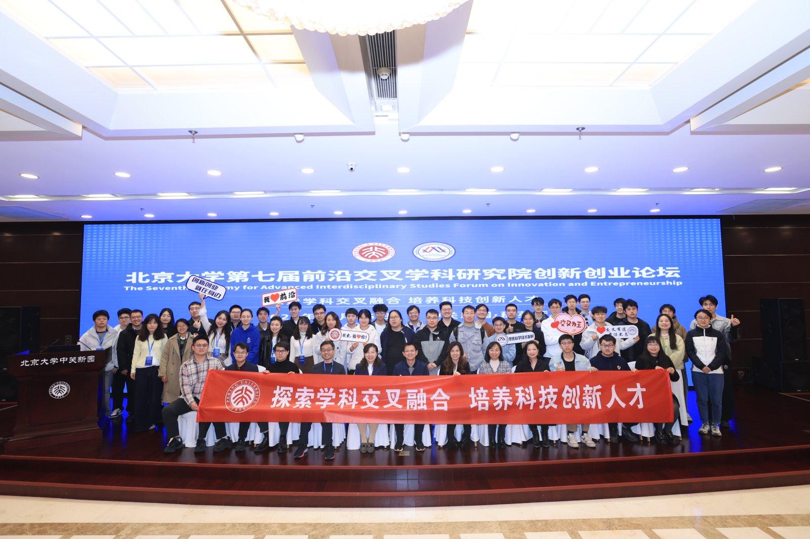 合影2(1).jpg