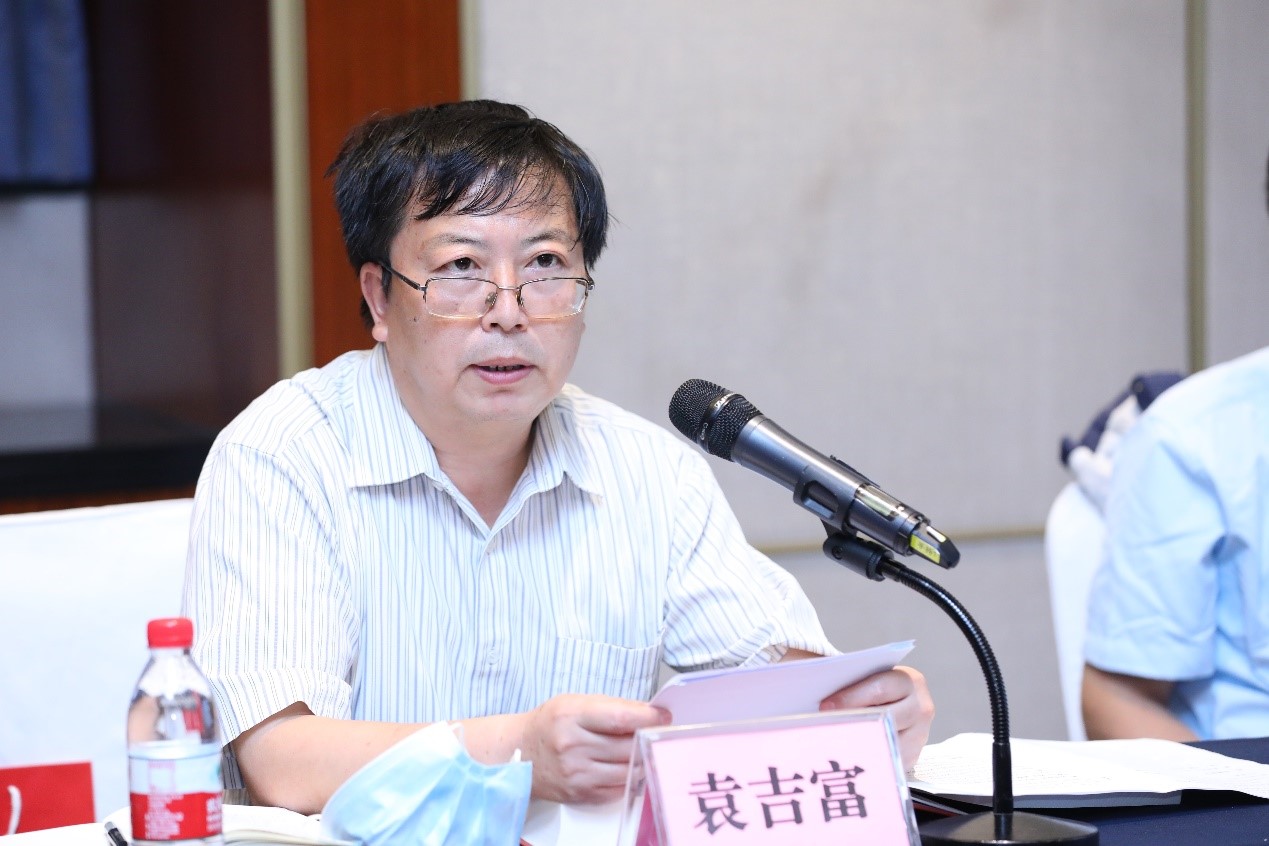 d2b7bd753c2b407986b1aca7399b7baa.jpg 袁吉富发言.jpg