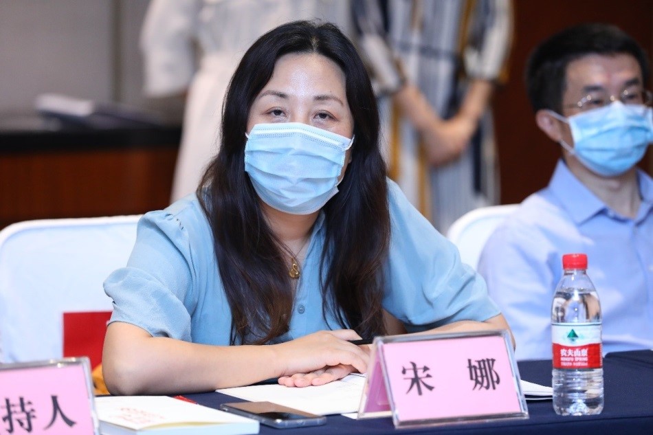 cdc3d1d56f444907891c616f91adc66d.jpg 宋娜主持.jpg