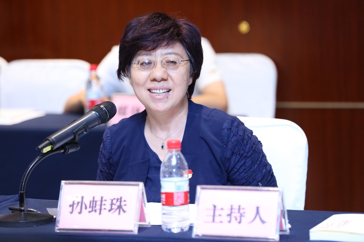 15df1dc9c378464f9d3d8b211565cddf.jpg 孙蚌珠教授主持.jpg