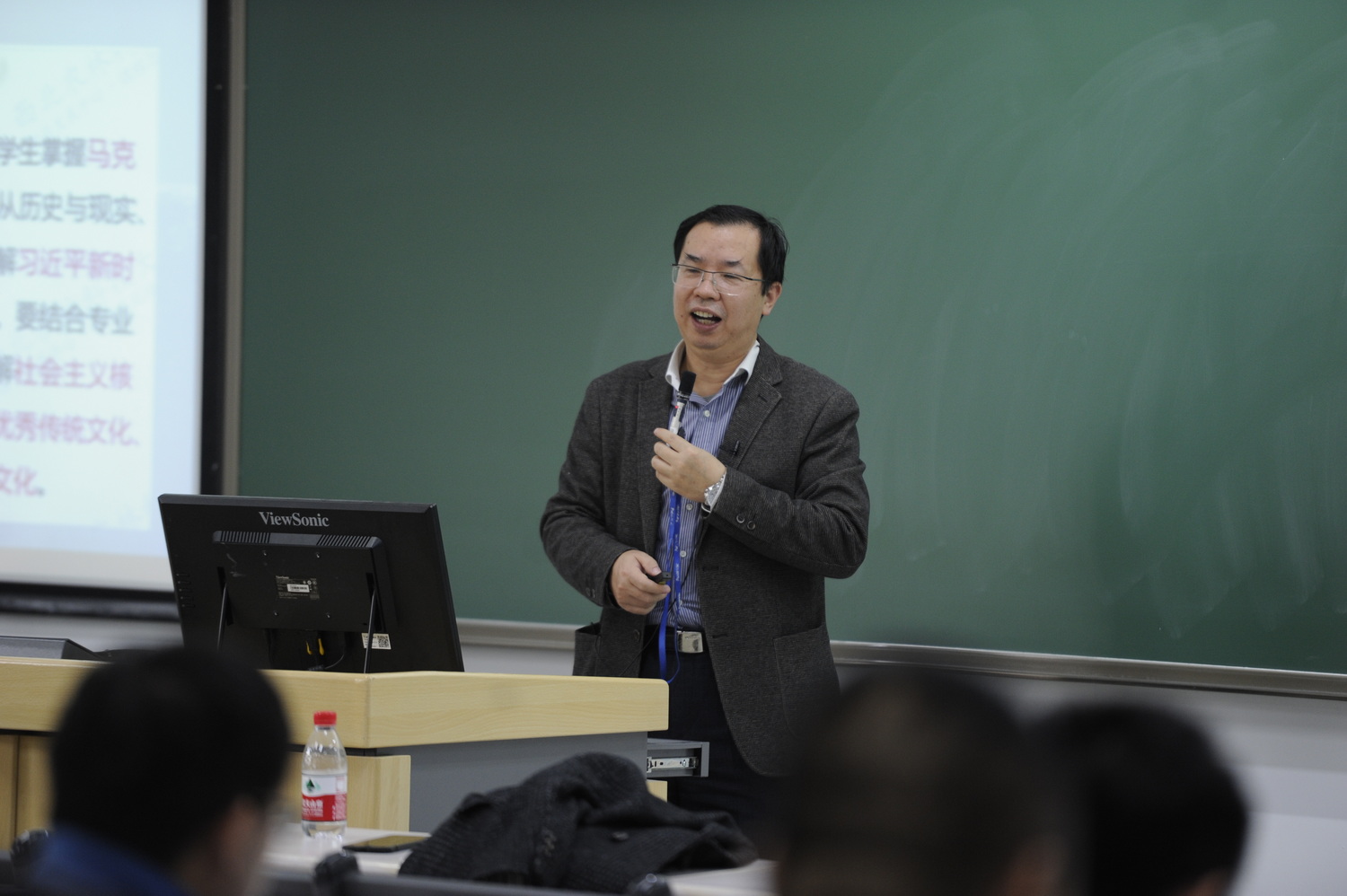 a3cc5c6a5012414e90b5d0cdcaec479f.jpg 林丰民讲授人文社会科学课程的思政建设_调整大小.JPG