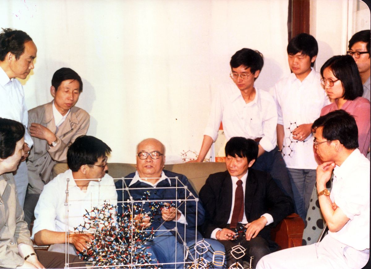 d931d3b3759e45539eec564de24ecff7.jpg 09-1987年讨论胰蛋白酶与抑制剂复合物的结构测定工作_副本.jpg