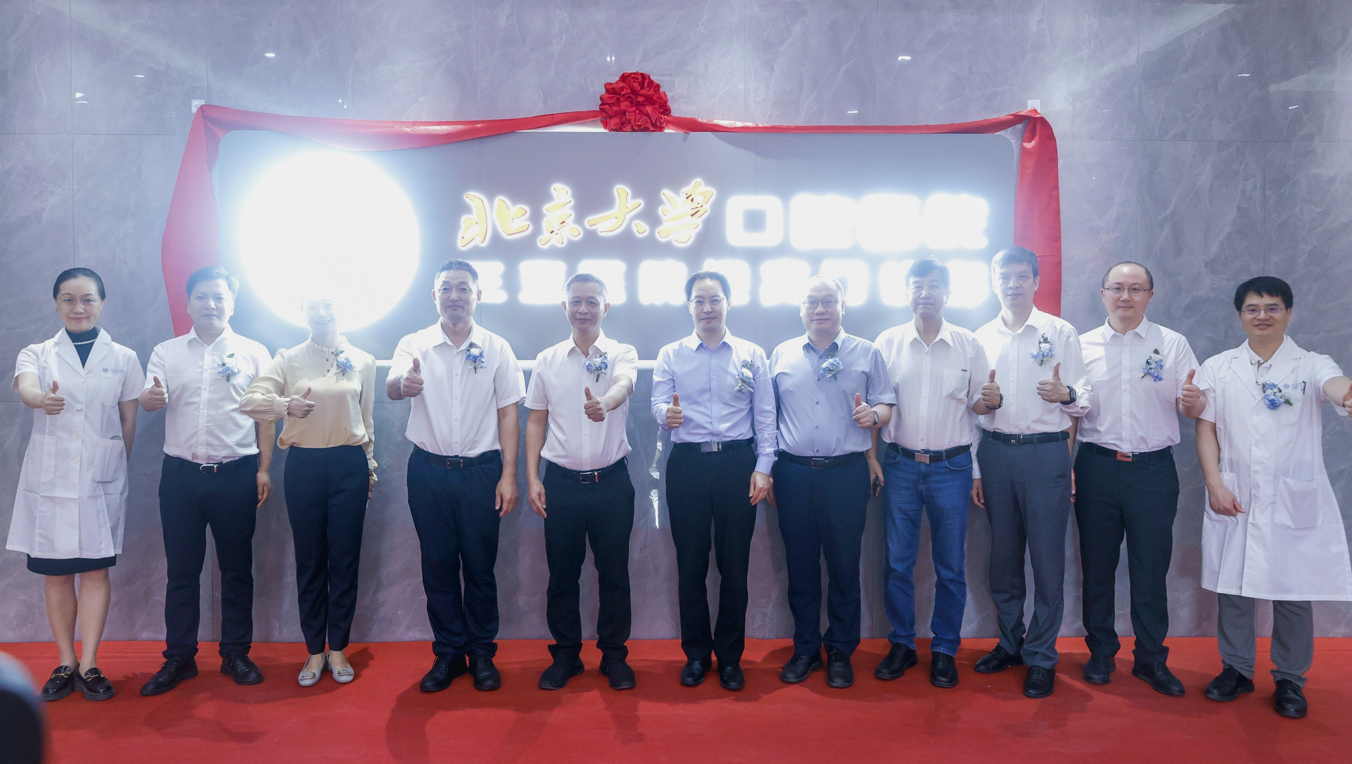 3 揭牌后合影(已修).jpg