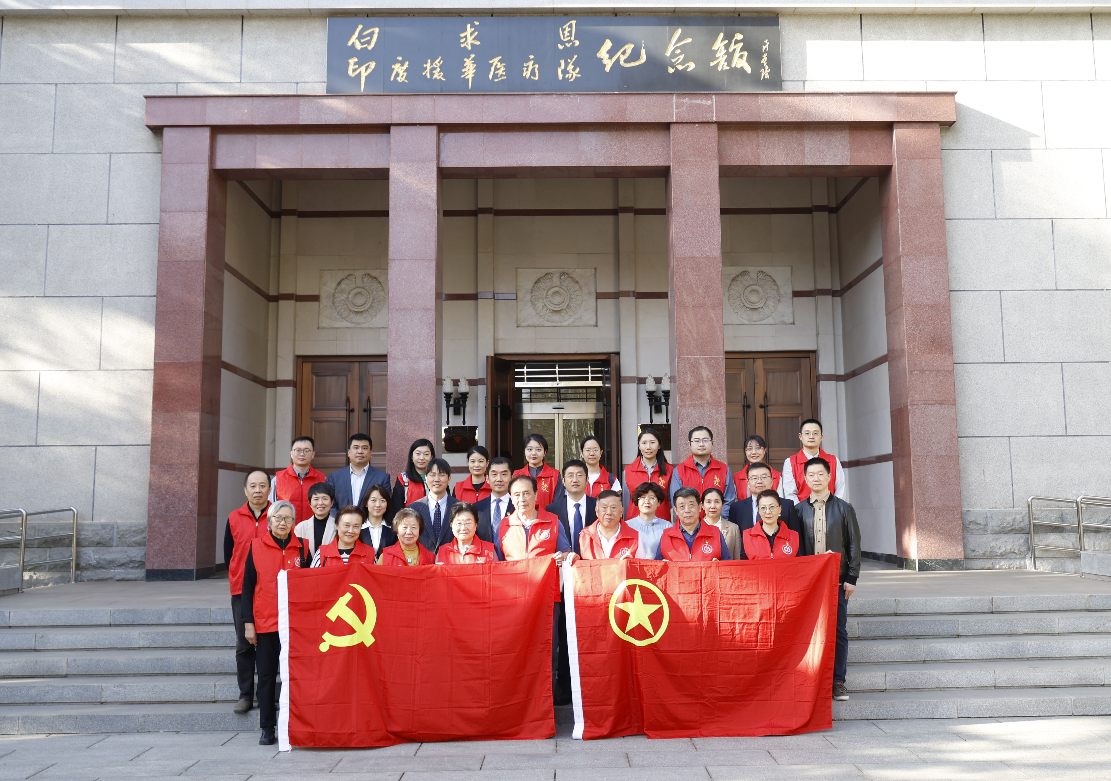 白求恩 合影.JPG