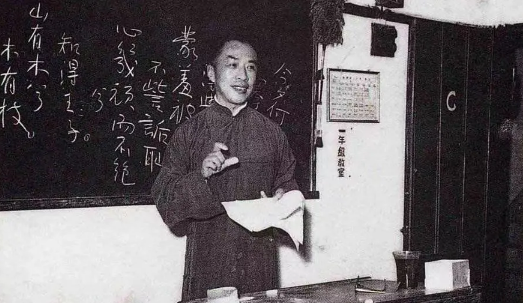 钱穆在北大课堂上.png
